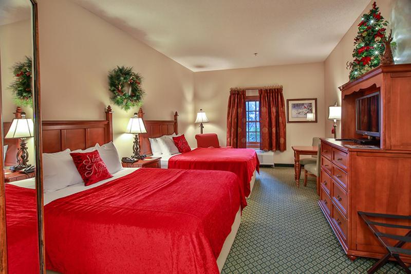 Two Queen Beds (No Balcony) photo 3