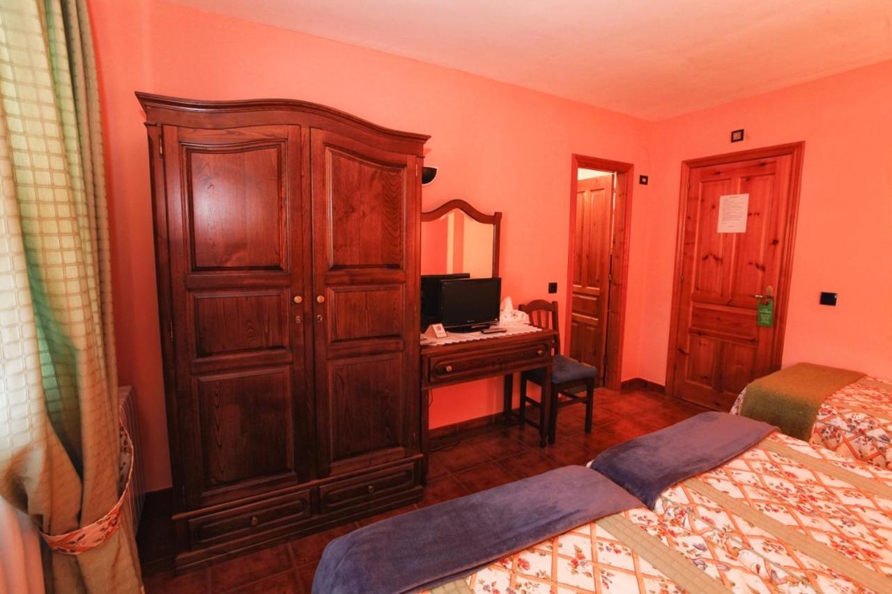 Double or Twin Room - Photo 5
