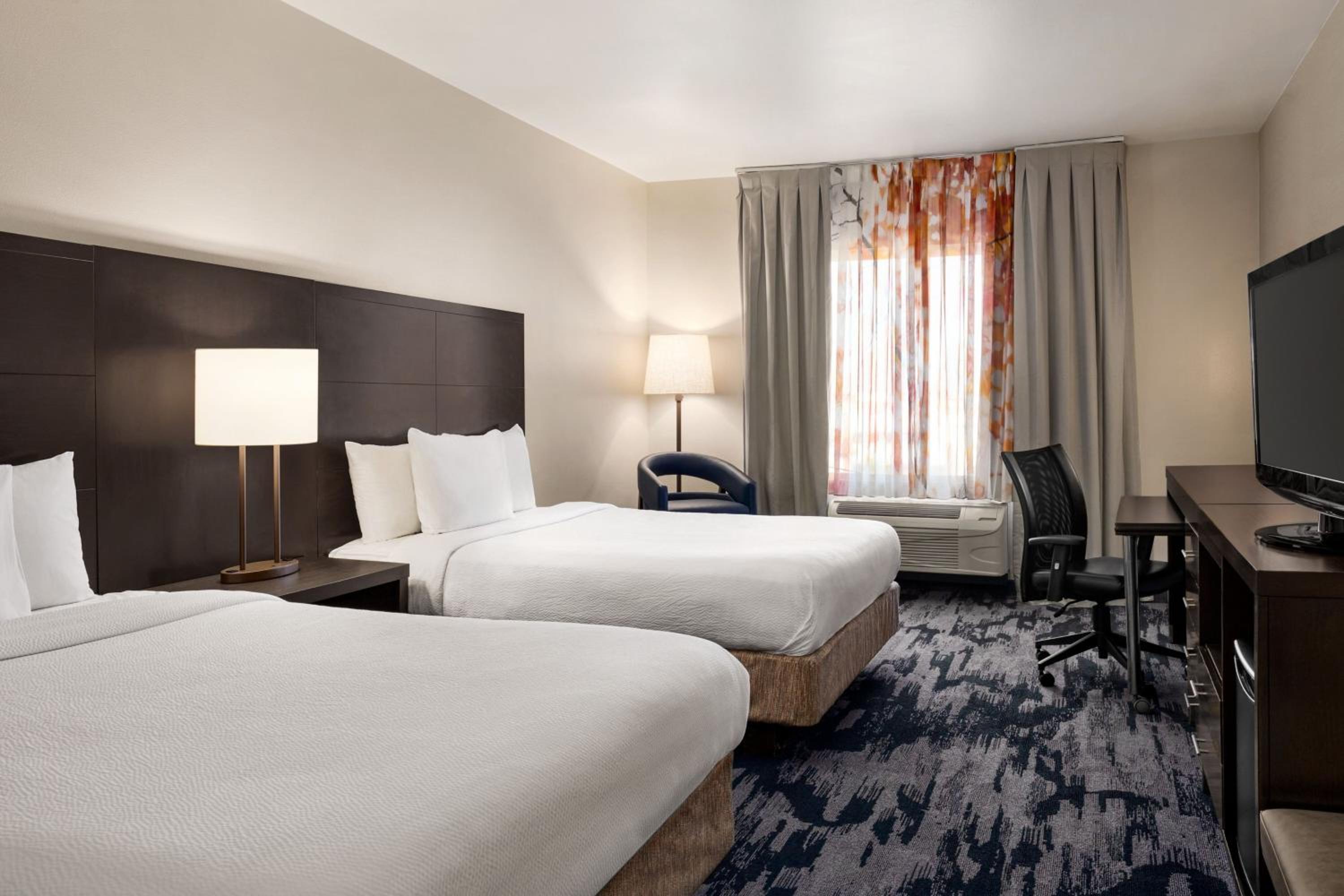 Queen Room with Two Queen Beds - Photo 1