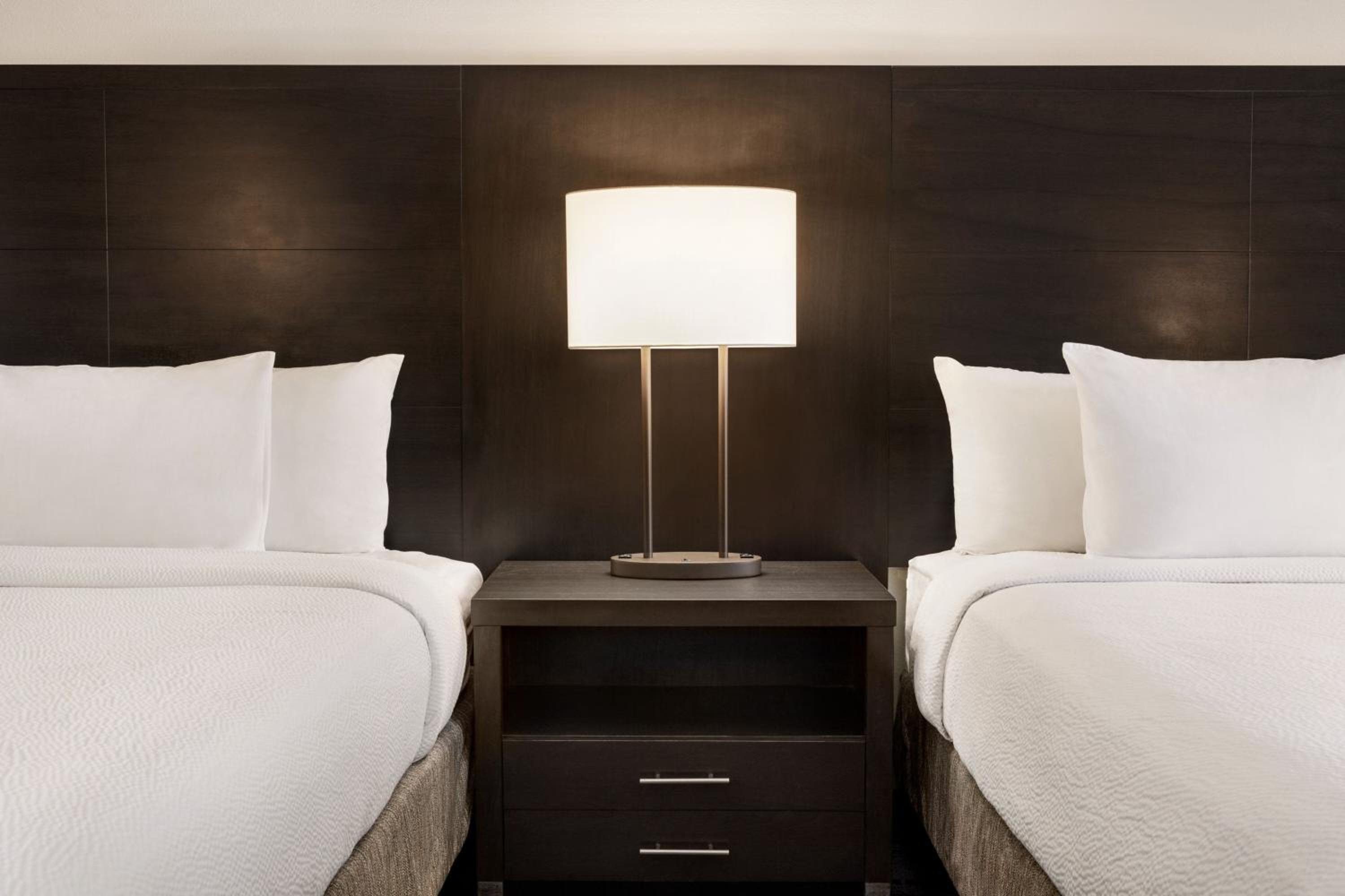 Queen Room with Two Queen Beds - Photo 2