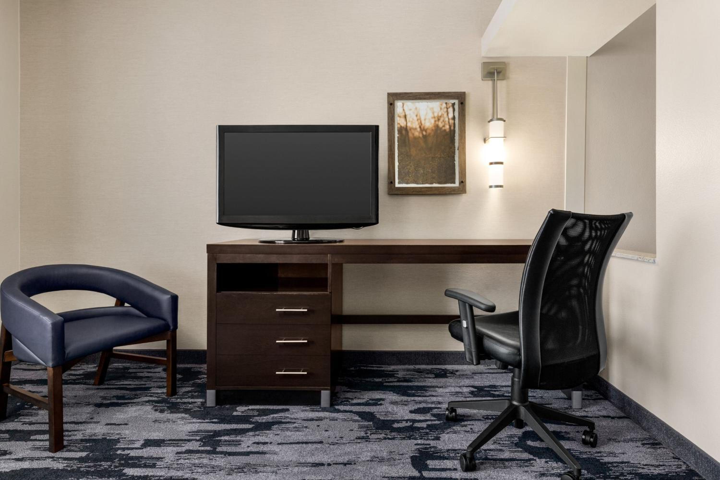 King Suite - Photo 2