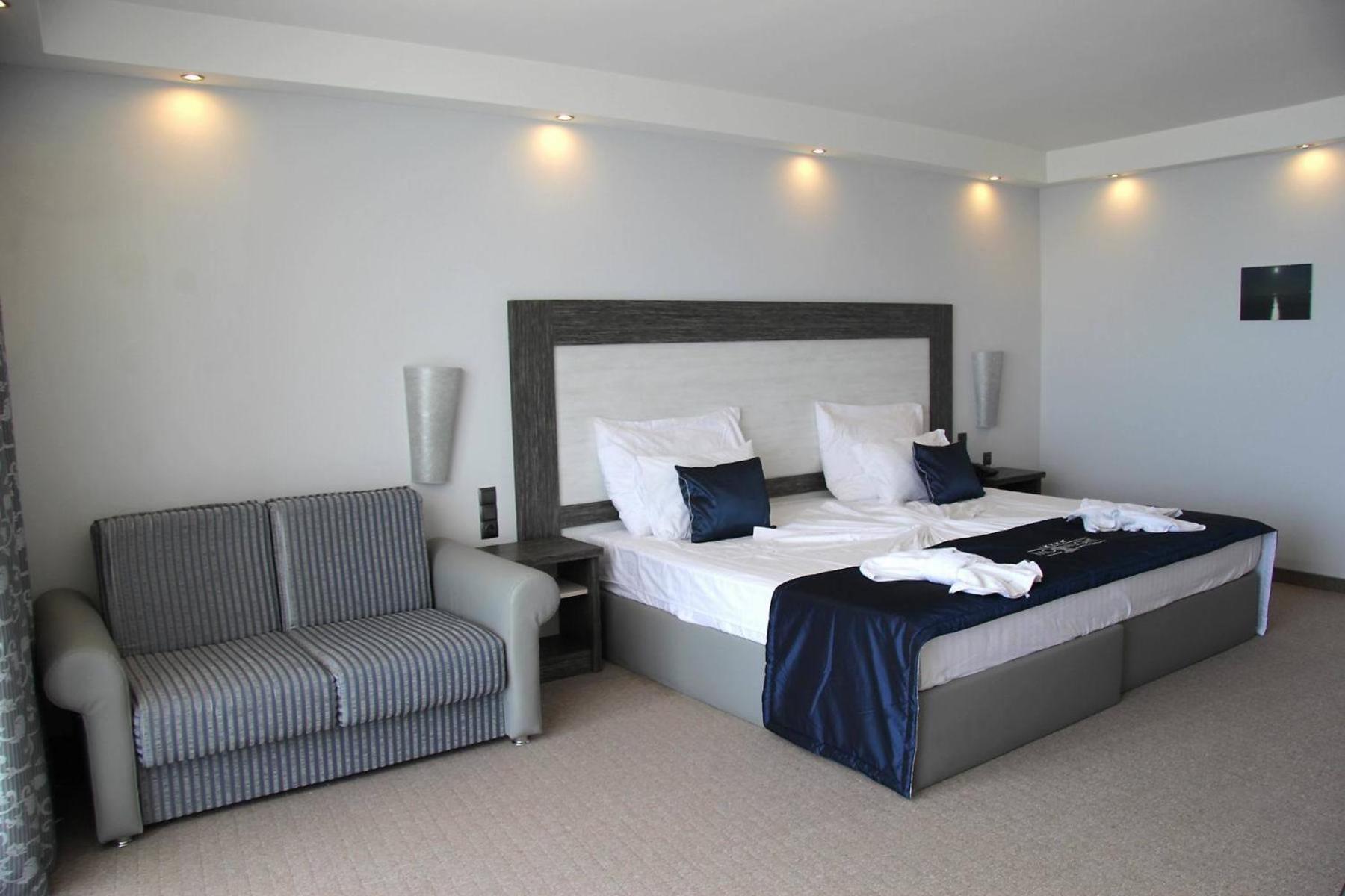Double Room with Sea View - Photo 7