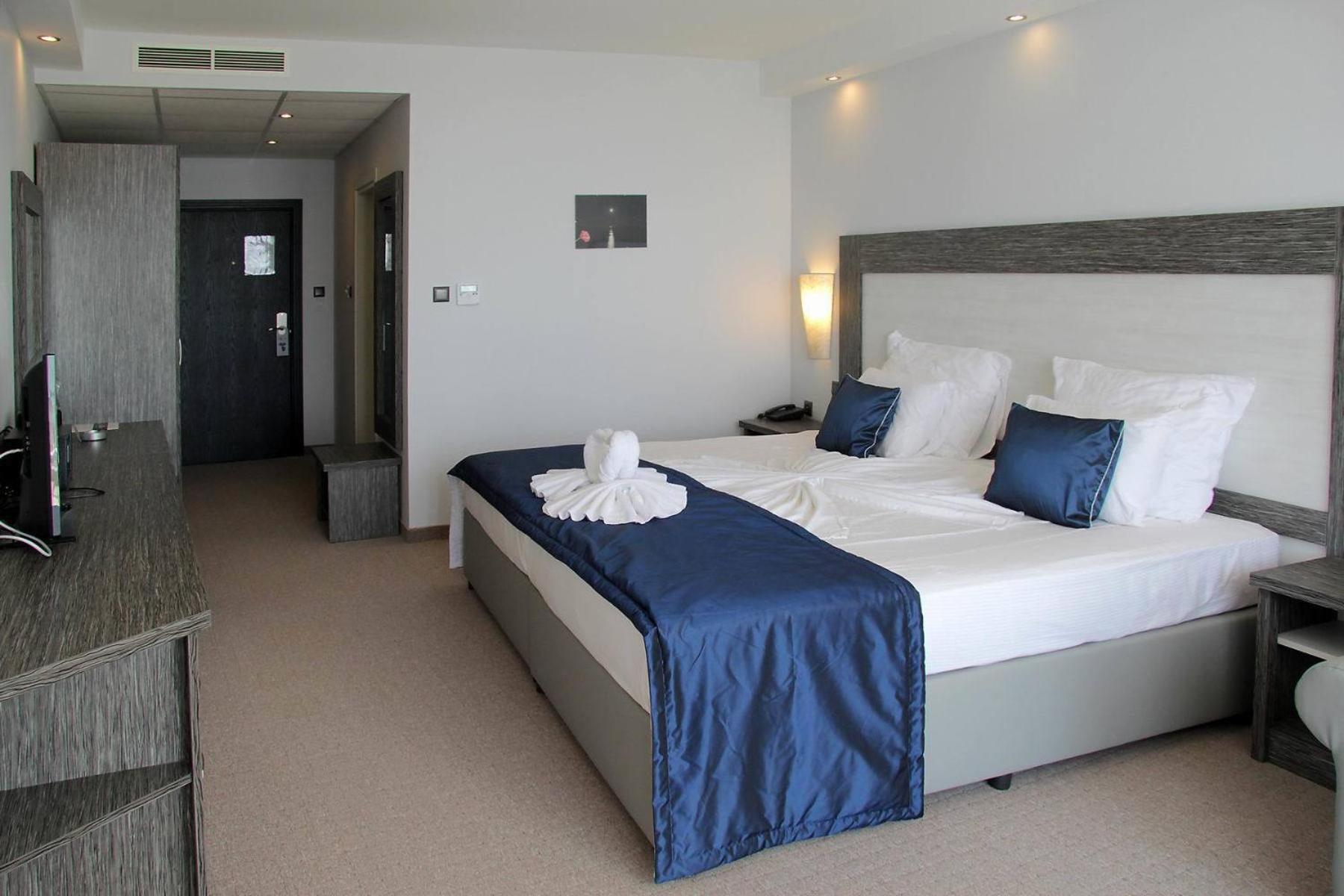 Double Room with Sea View - Photo 5