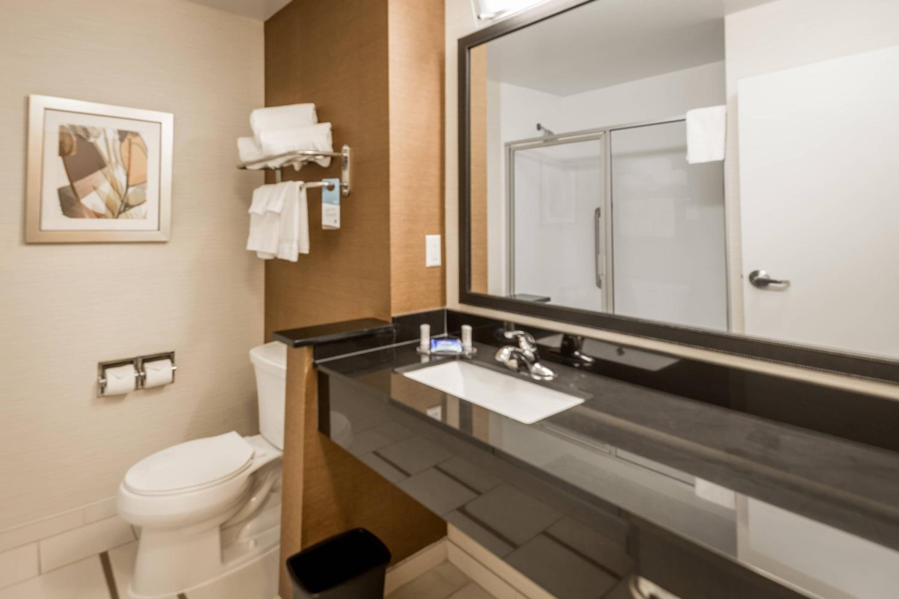 Queen Room with Two Queen Beds - Hearing Accessible photo 3