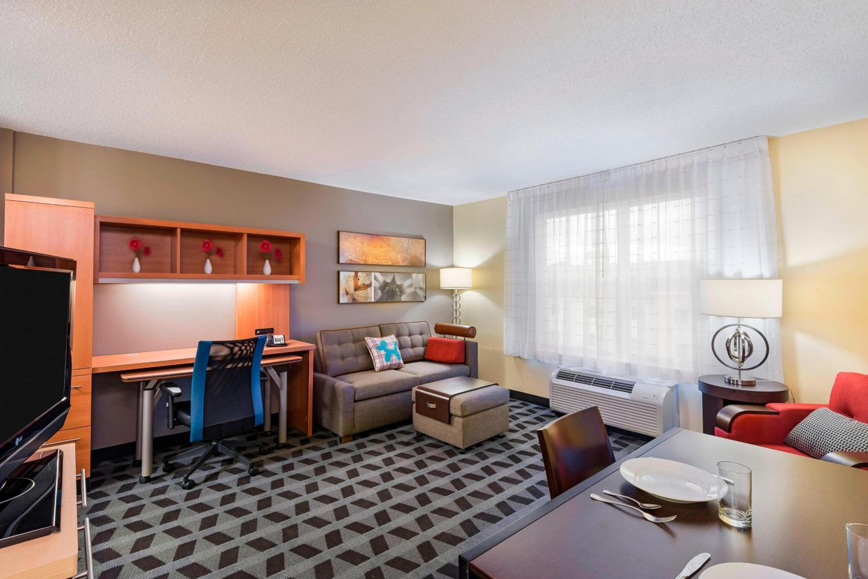 One-Bedroom Queen Suite with Sofa Bed photo 1