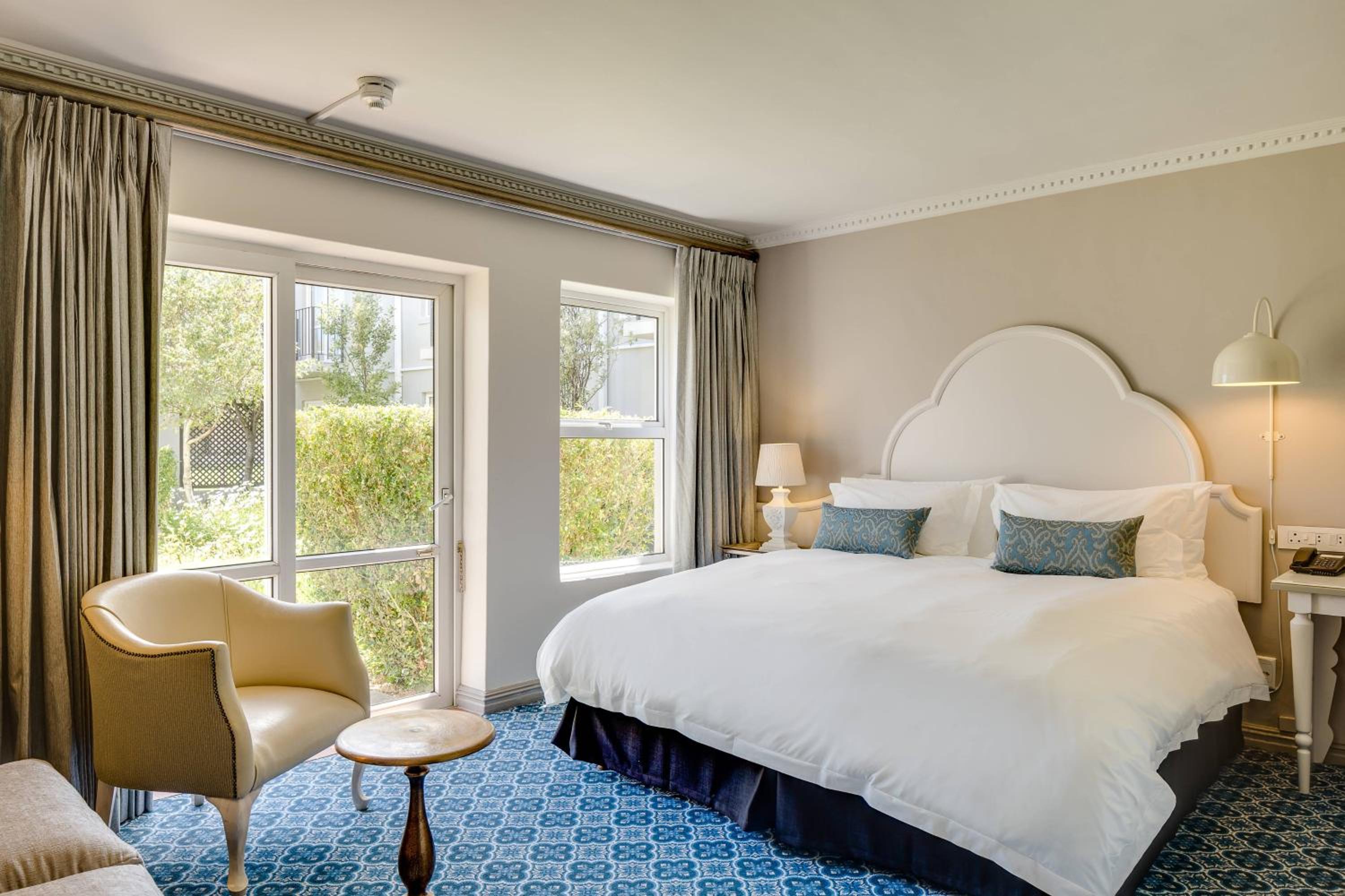 Guest Room, 1 King thumbnail 5