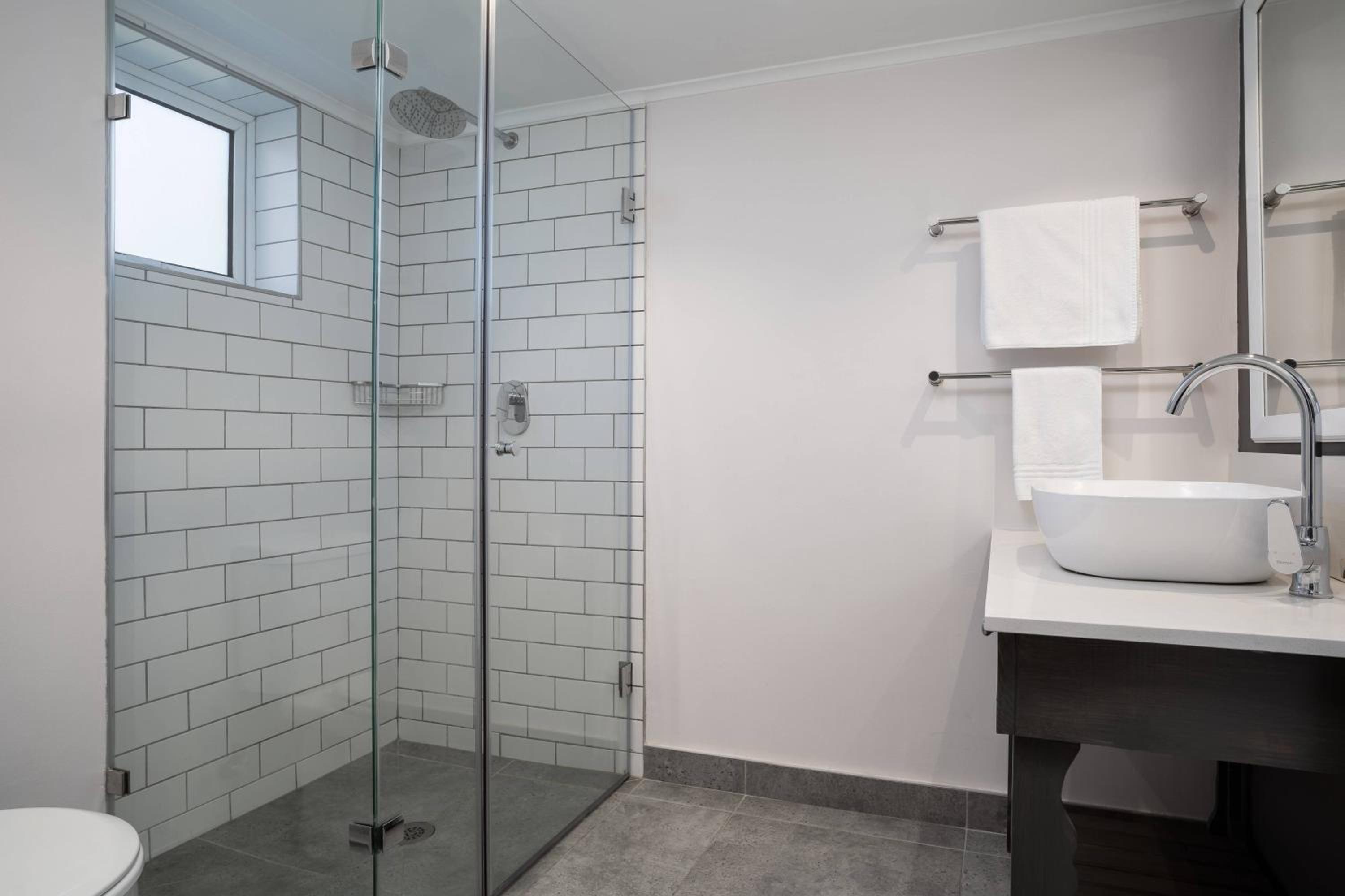 2 Bedroom Executive Suite, 1 King & 1 King