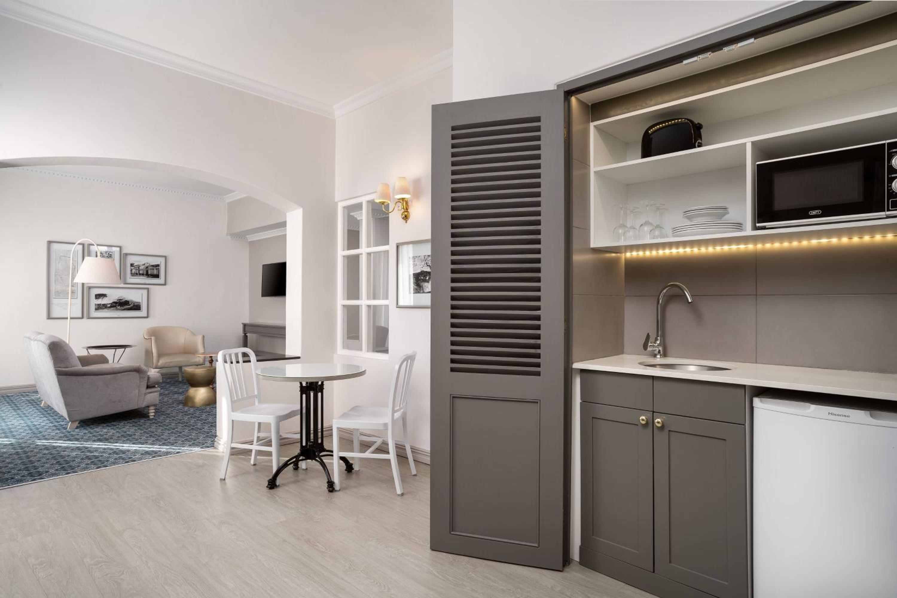 2 Bedroom Executive Suite, 1 King & 1 King