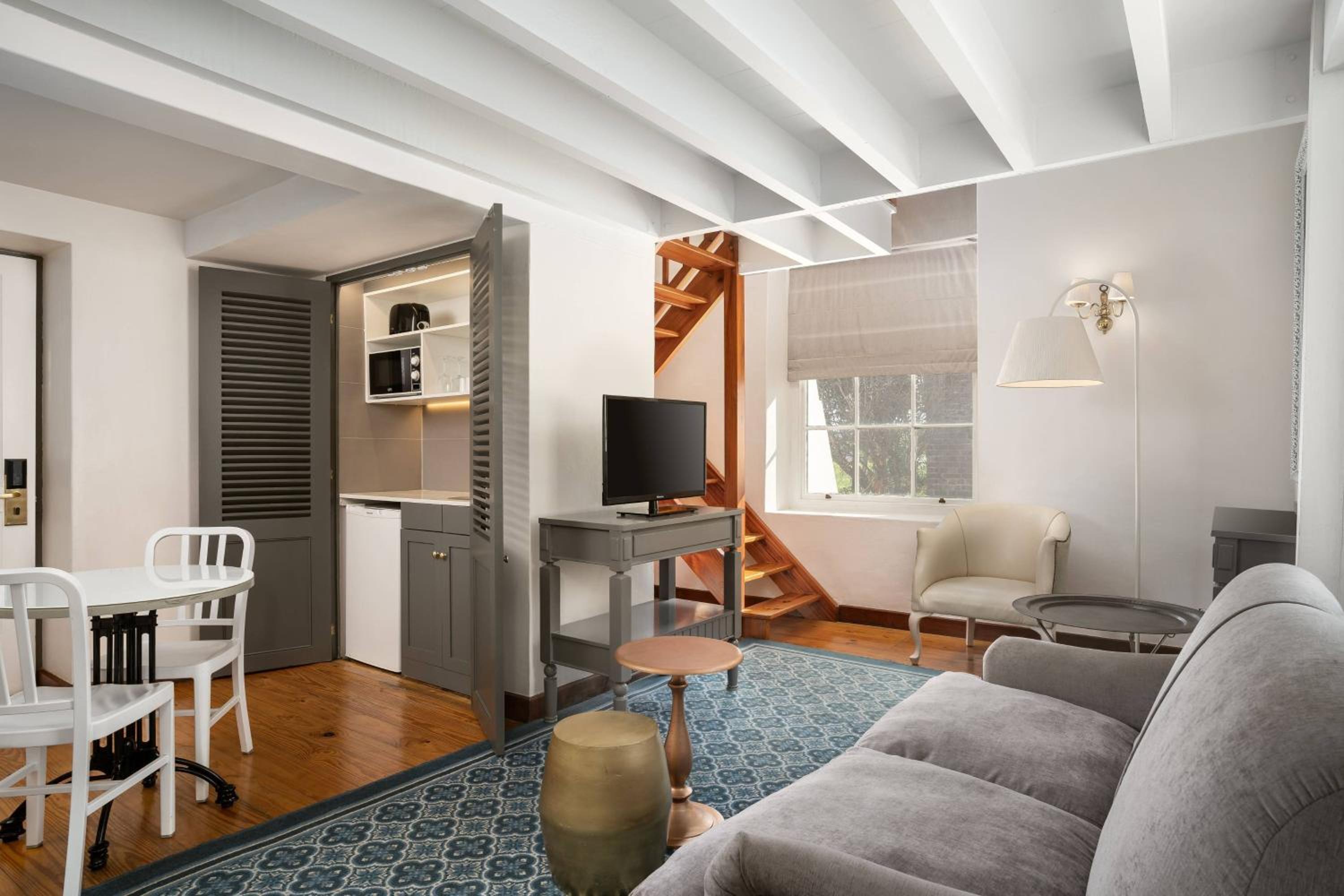 1 Bedroom Bi-level Loft, 1 Queen