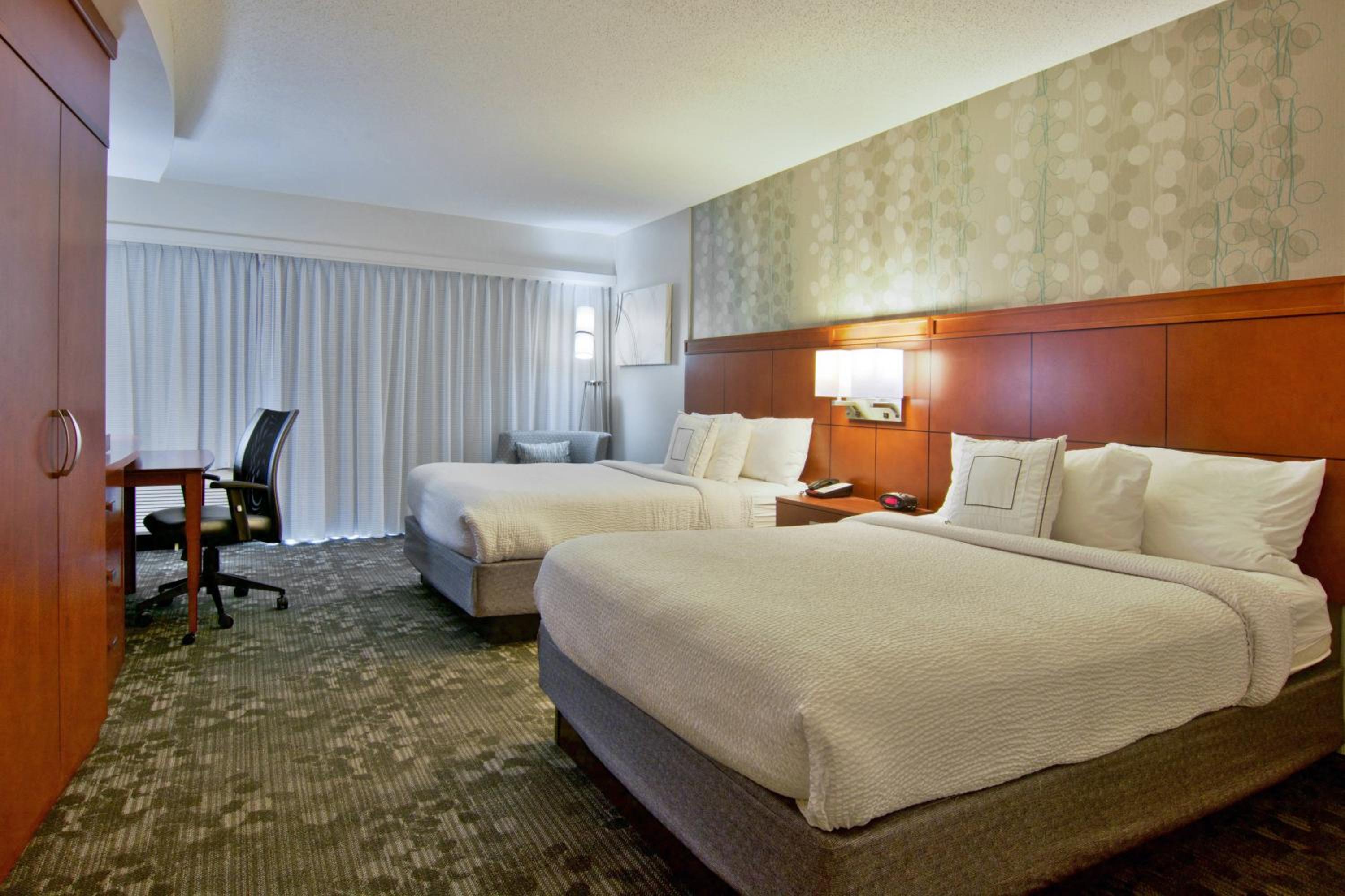 Queen Room with 2 Queen Beds photo 1