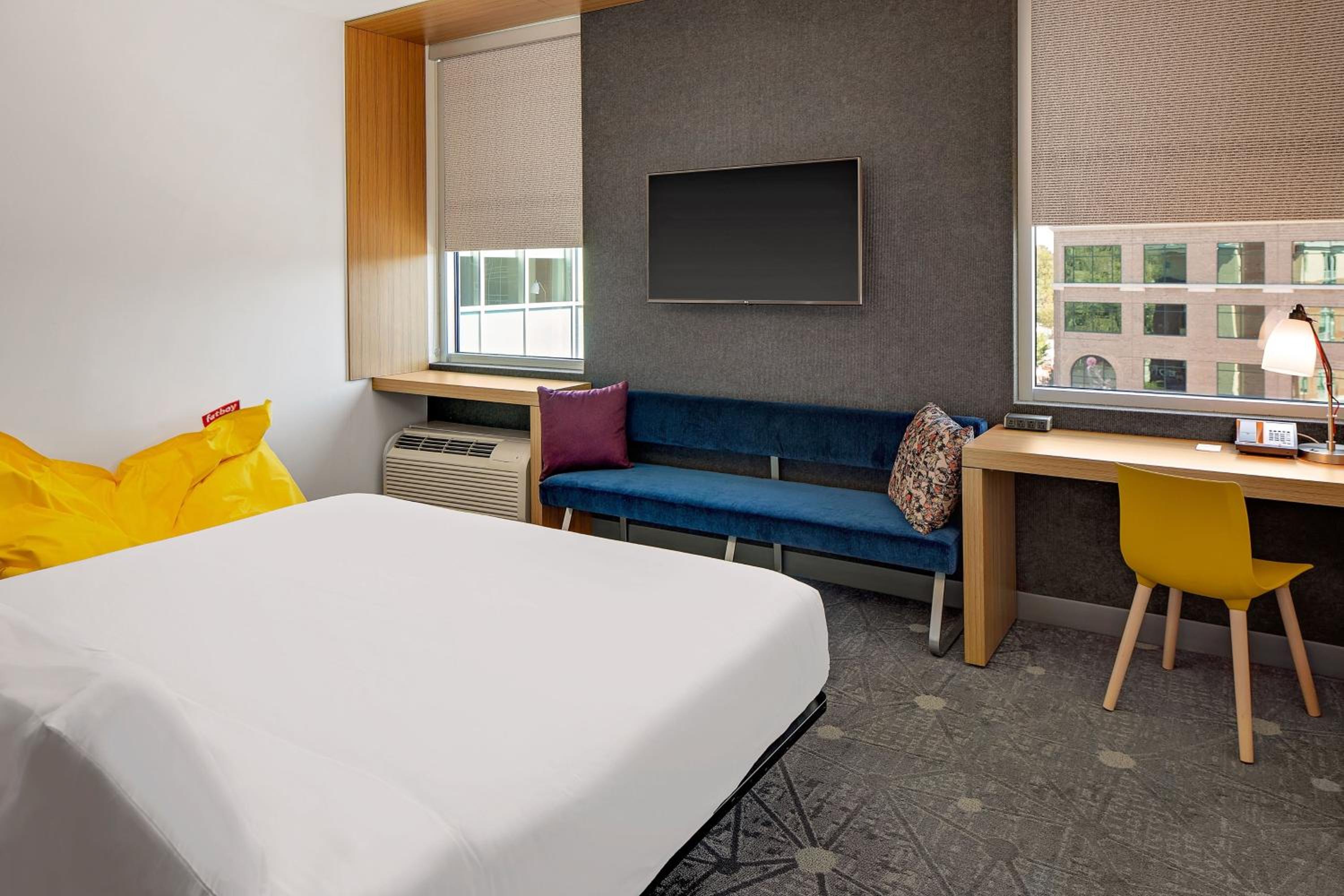 King Room - Non-Smoking - Photo 2