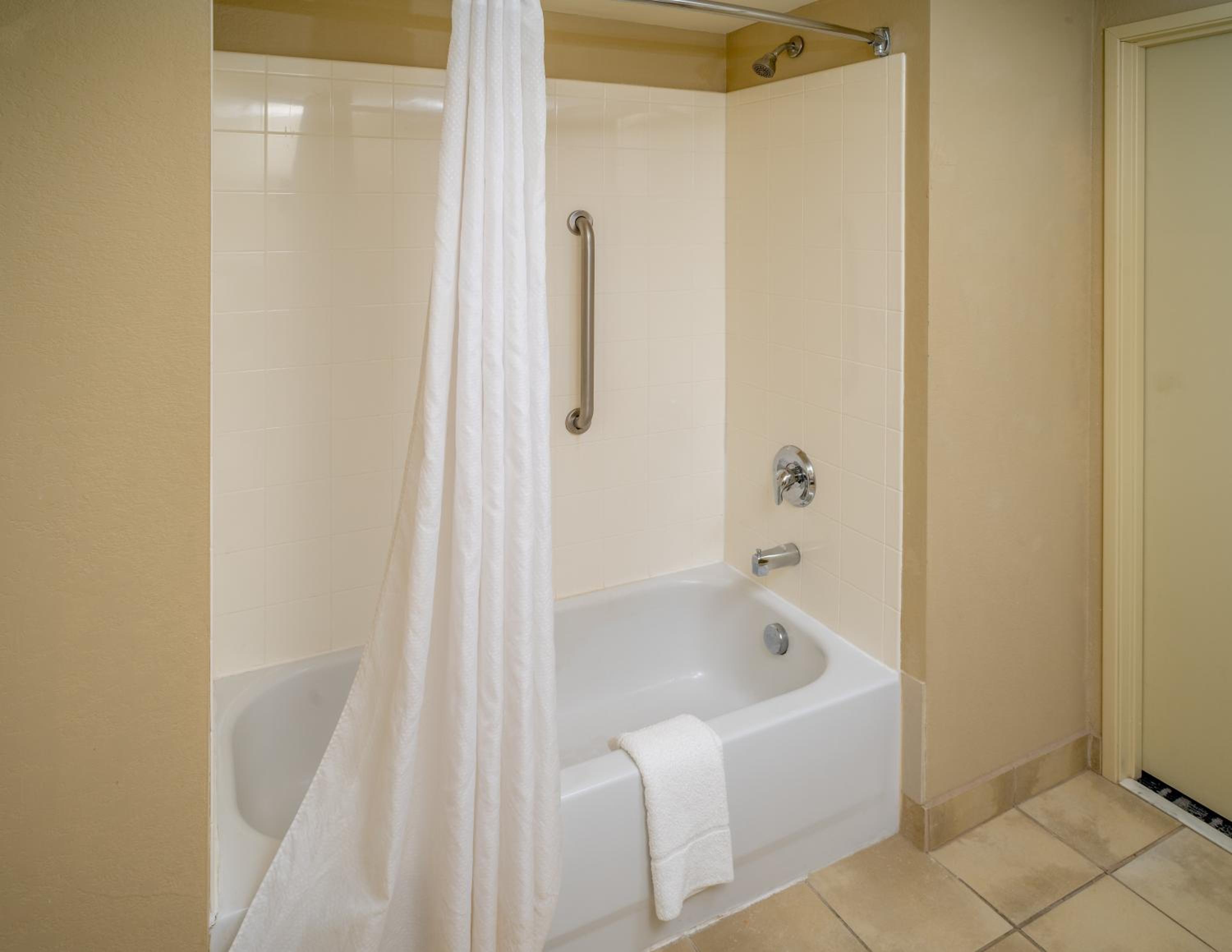 King Room - Non-Smoking - Photo 6