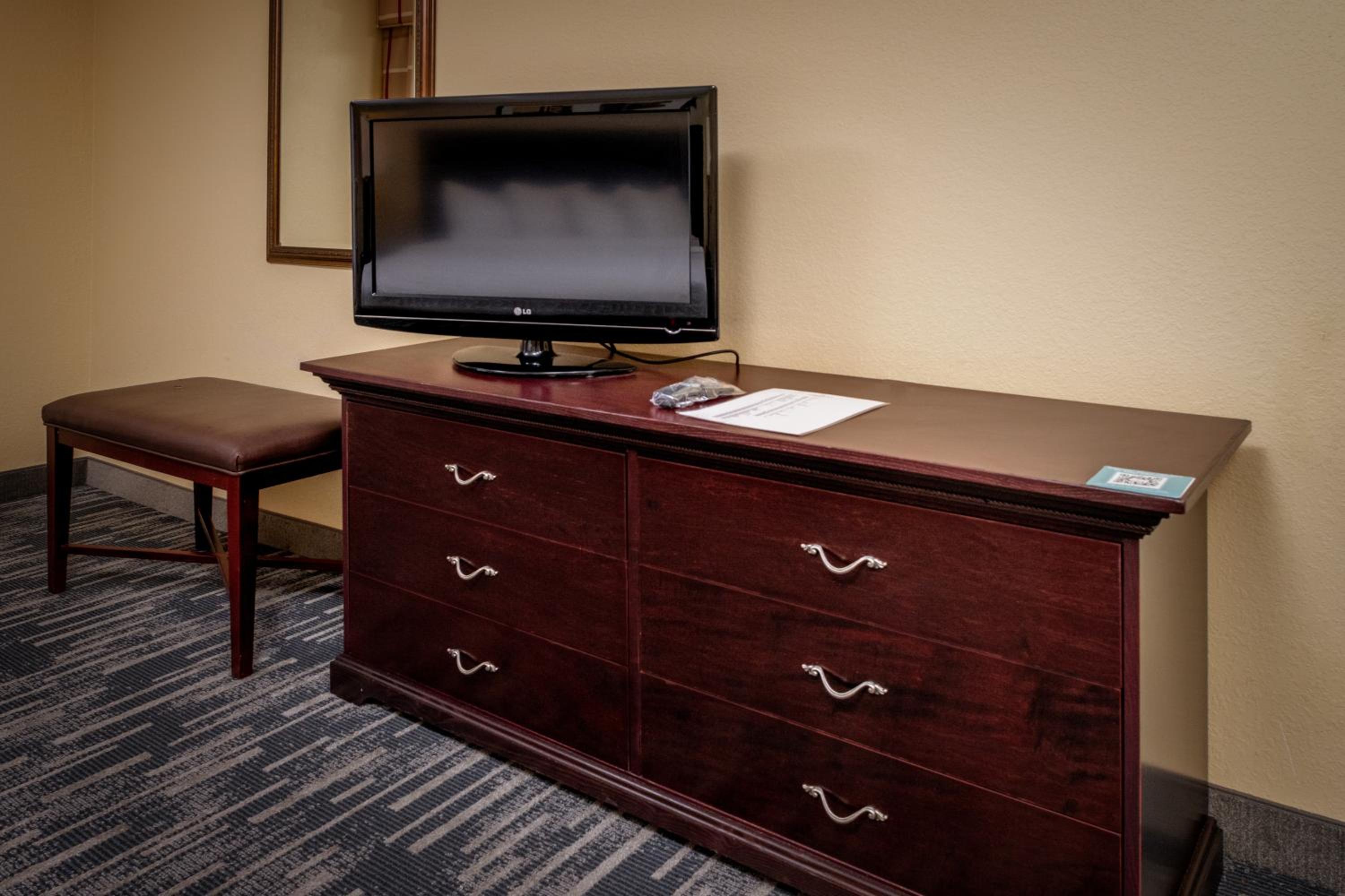 King Room - Non-Smoking - Photo 5