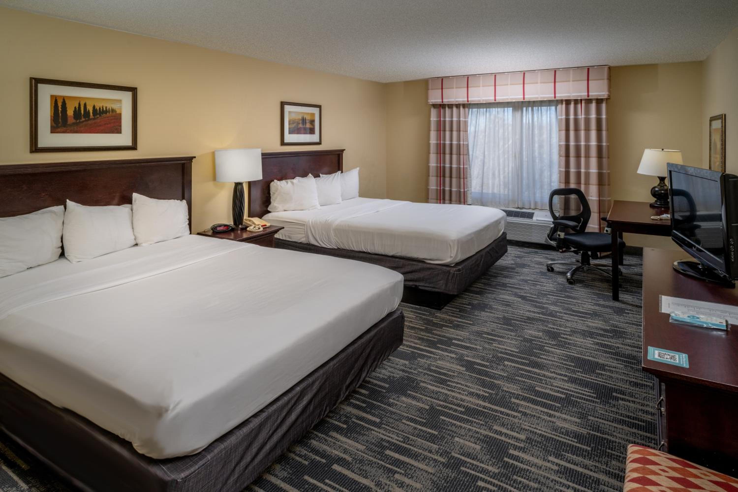 Queen Room with Two Queen Beds - Photo 1
