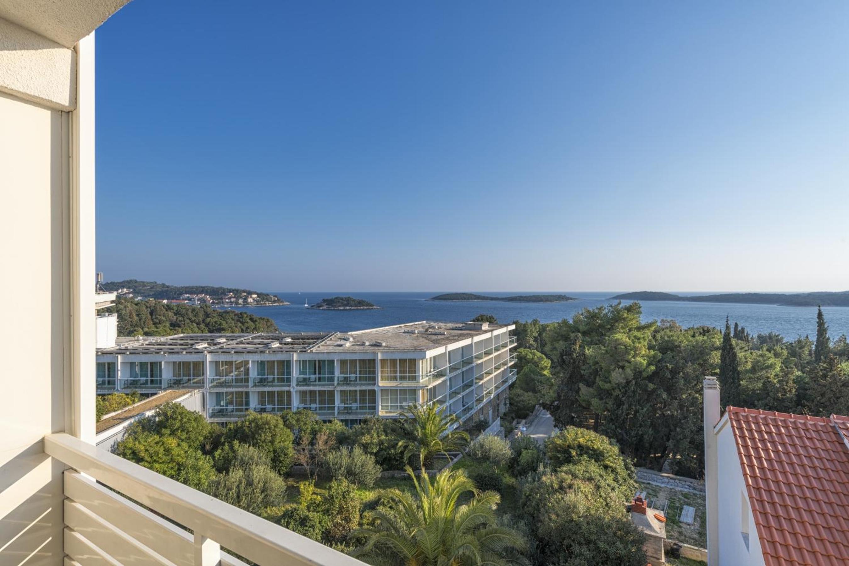 Studio Suite with Balcony and Sea View - Photo 2
