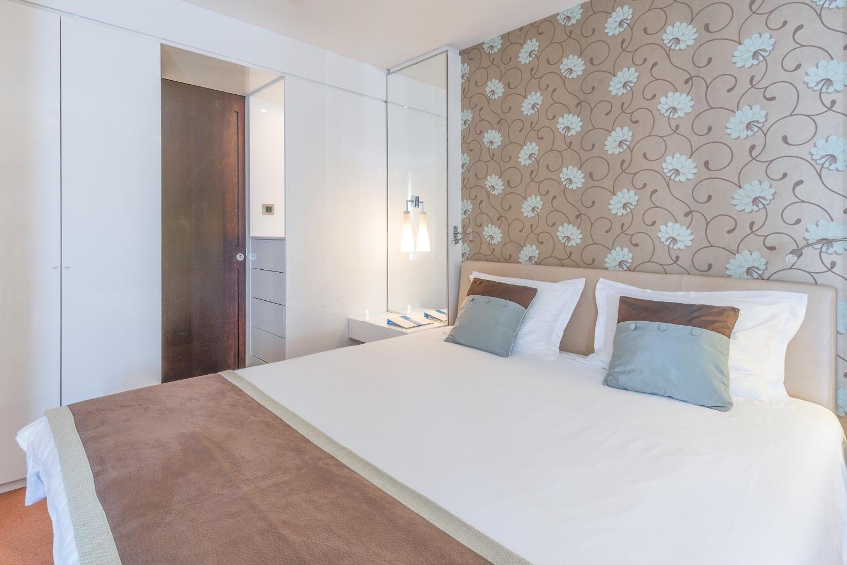 Standard Double Room with Balcony - Photo 1