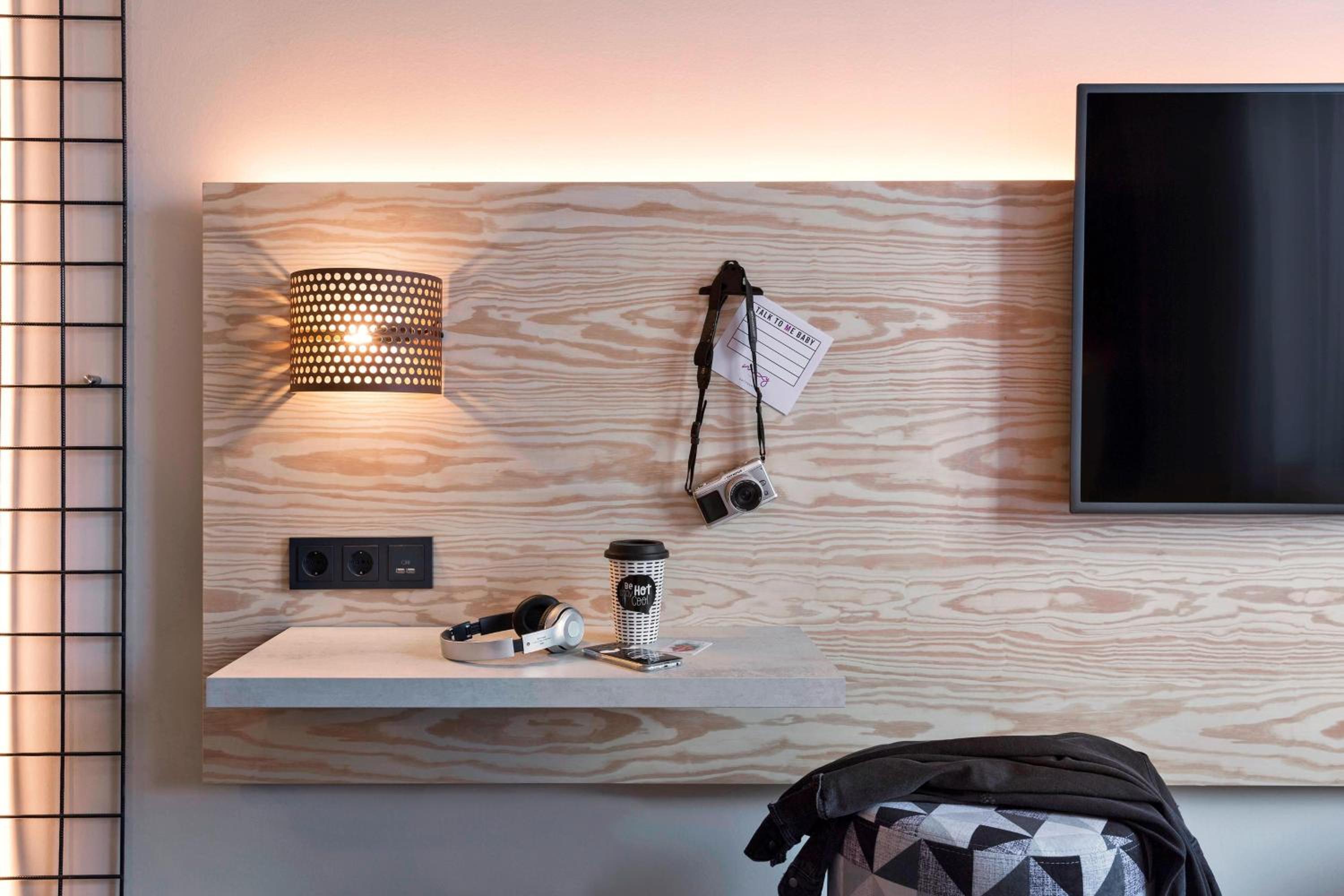 Moxy Queen Sleeper, Guest room, 1 Queen