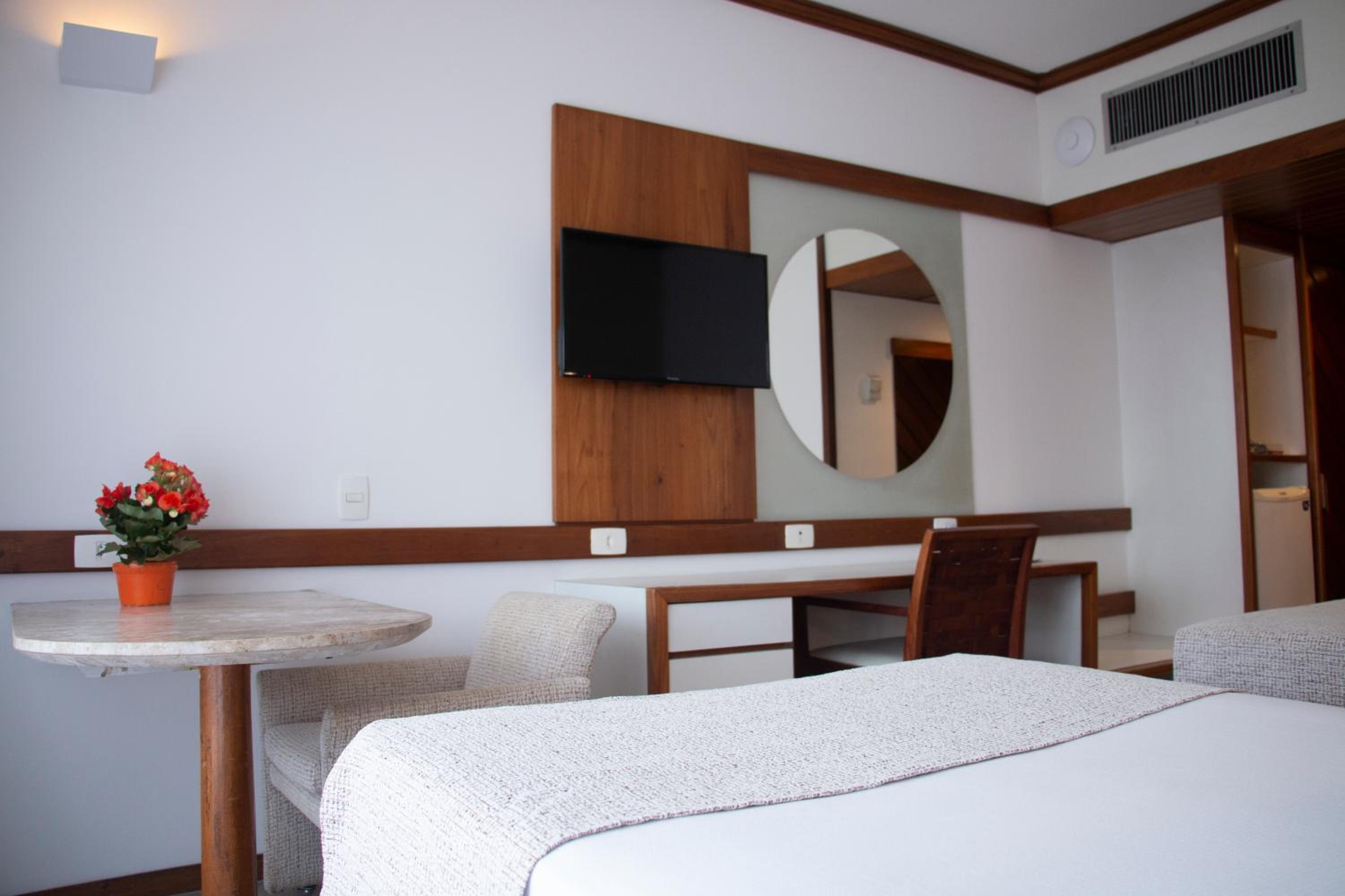 Standard Twin Room thumbnail 6