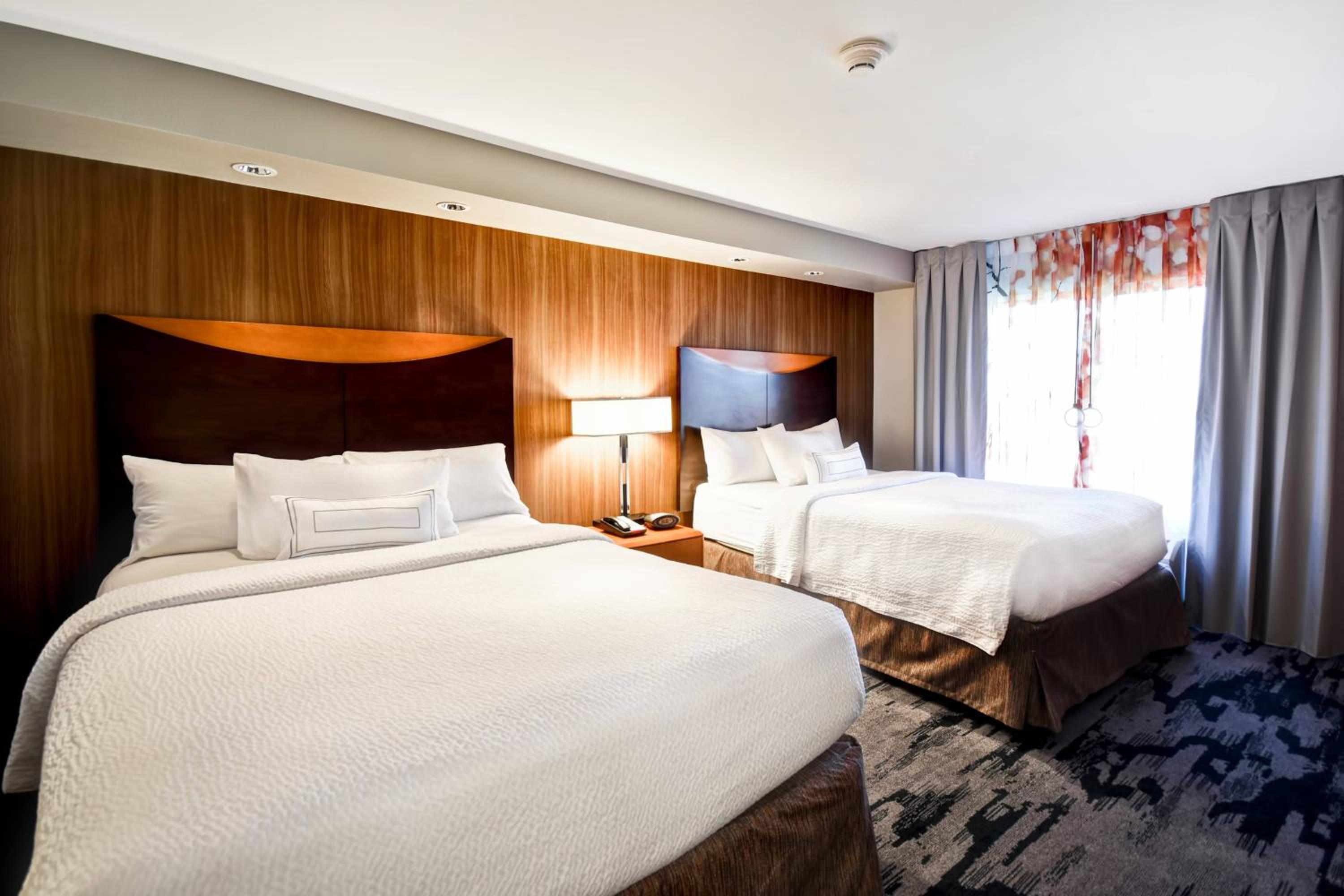 One-Bedroom Executive Suite with Two Queen Beds and Sofa Bed - Photo 1