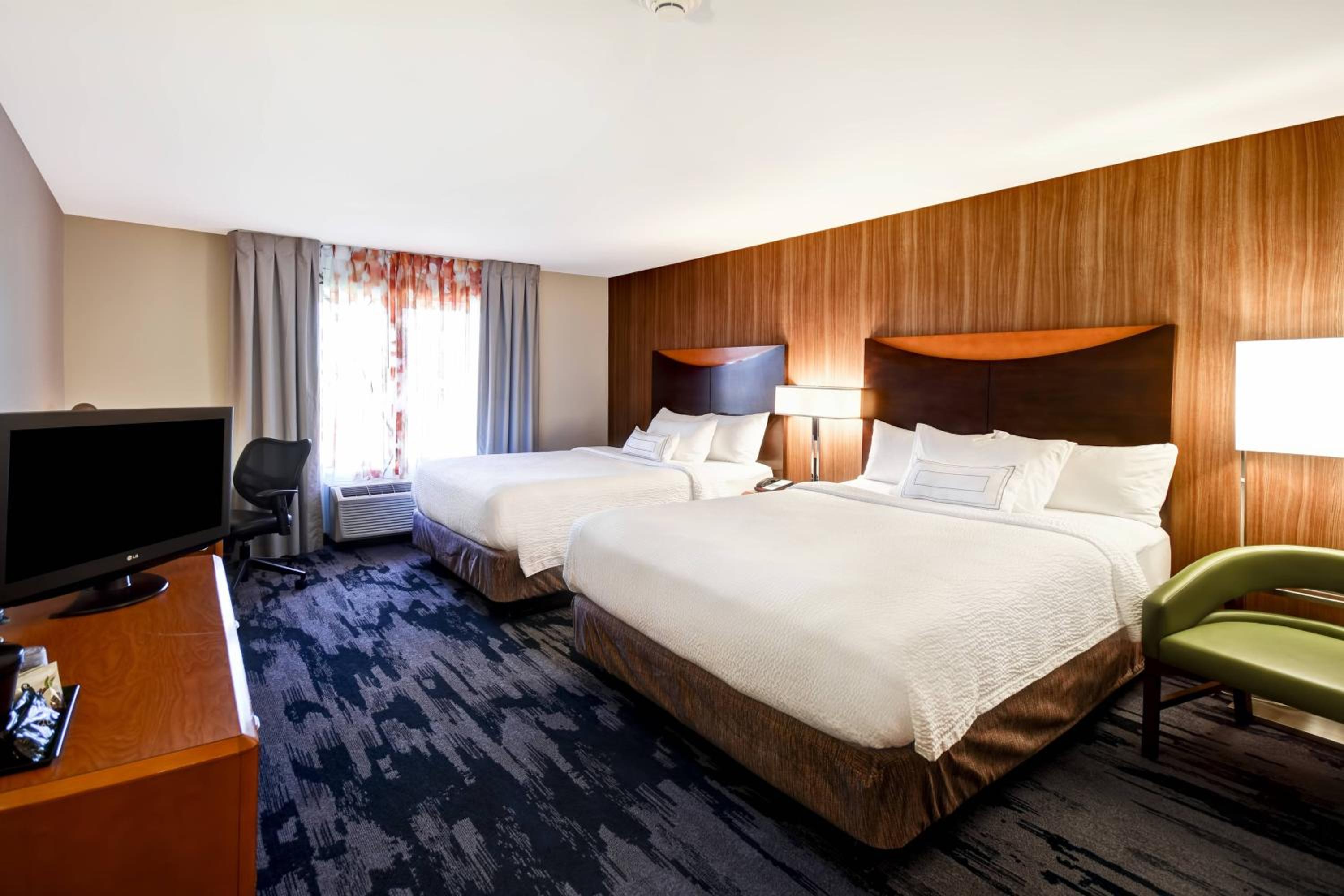 Queen Room with Two Queen Beds - Photo 1