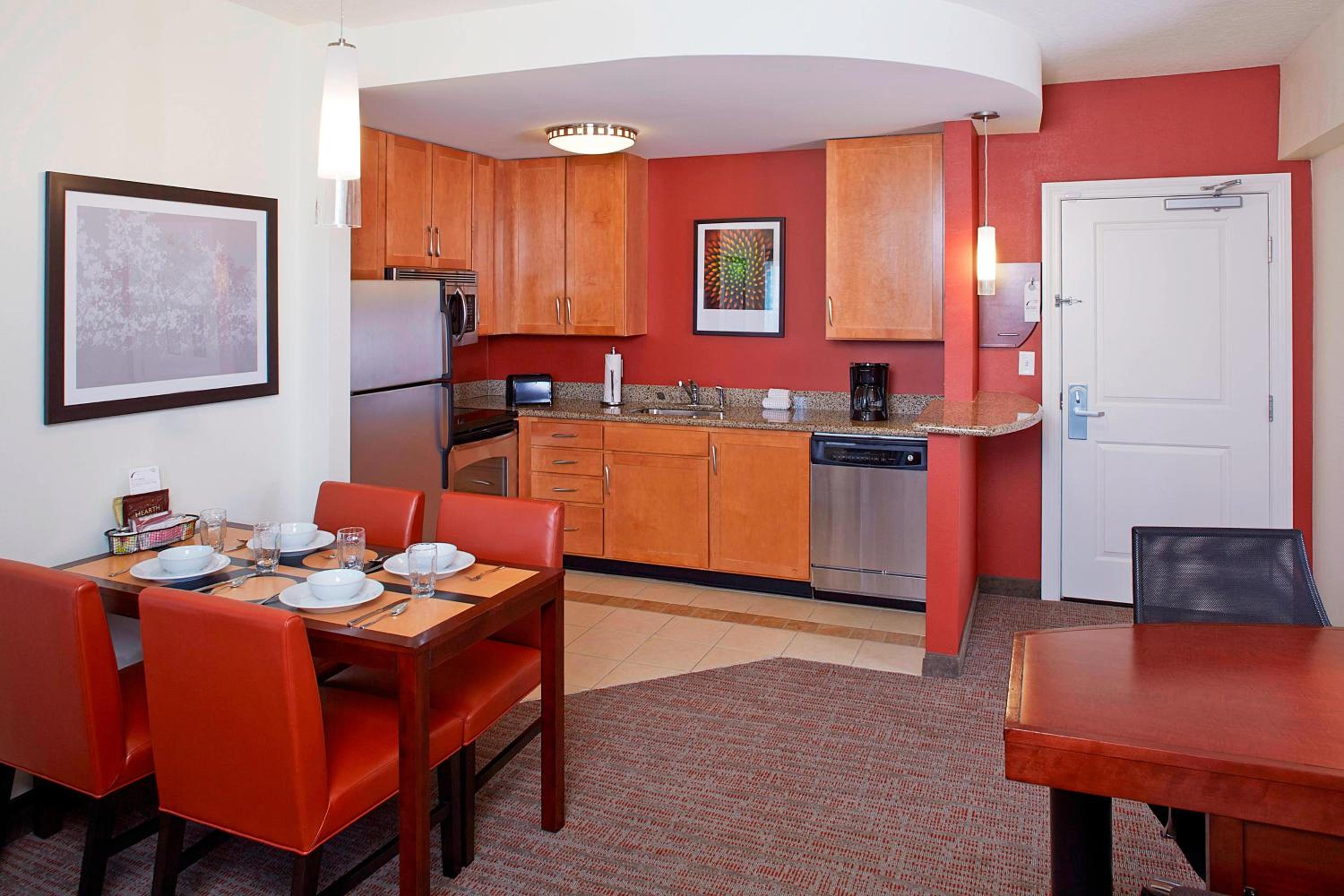 Two-Bedroom Suite - Photo 2
