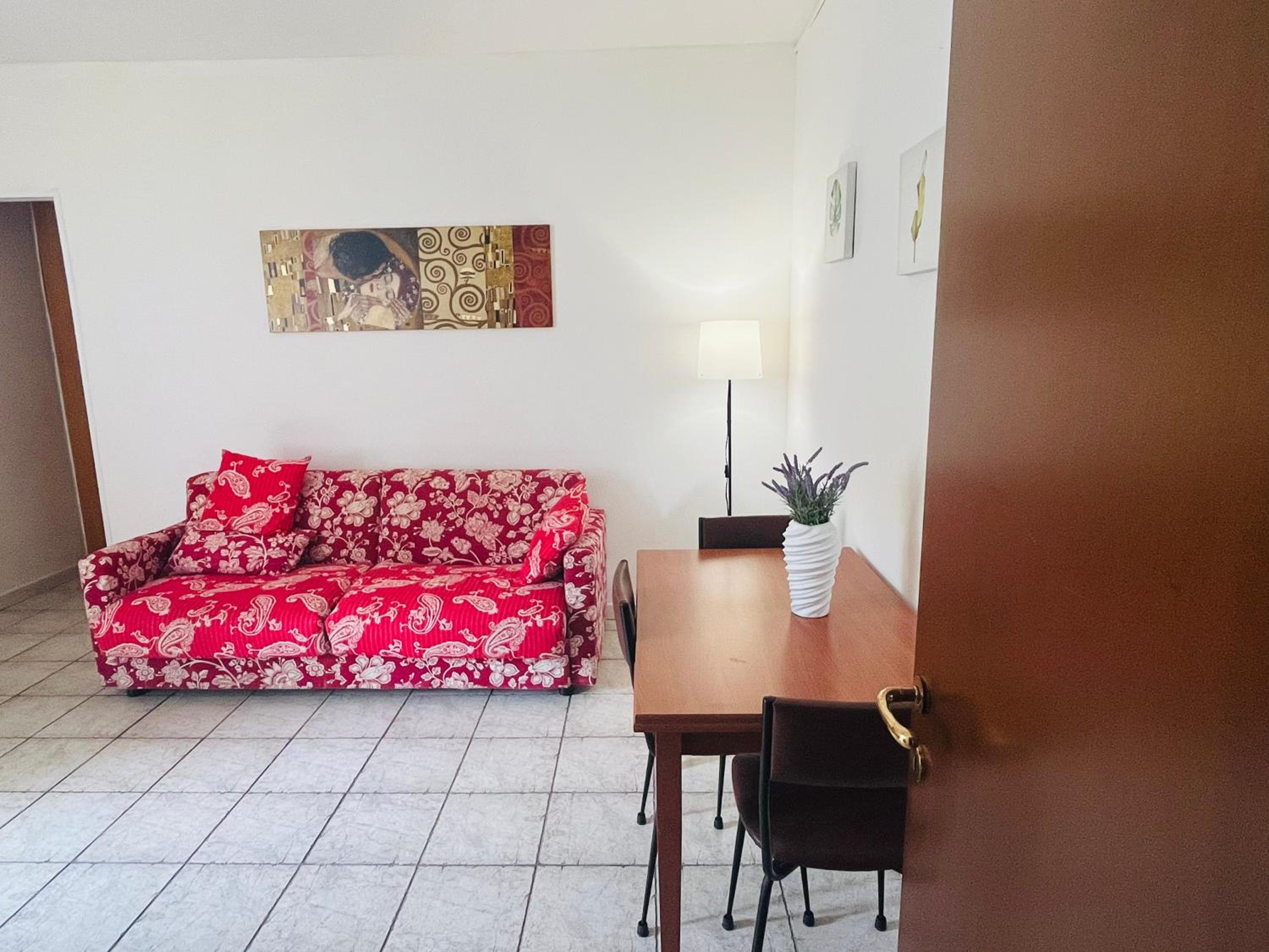 One-Bedroom Apartment photo 1