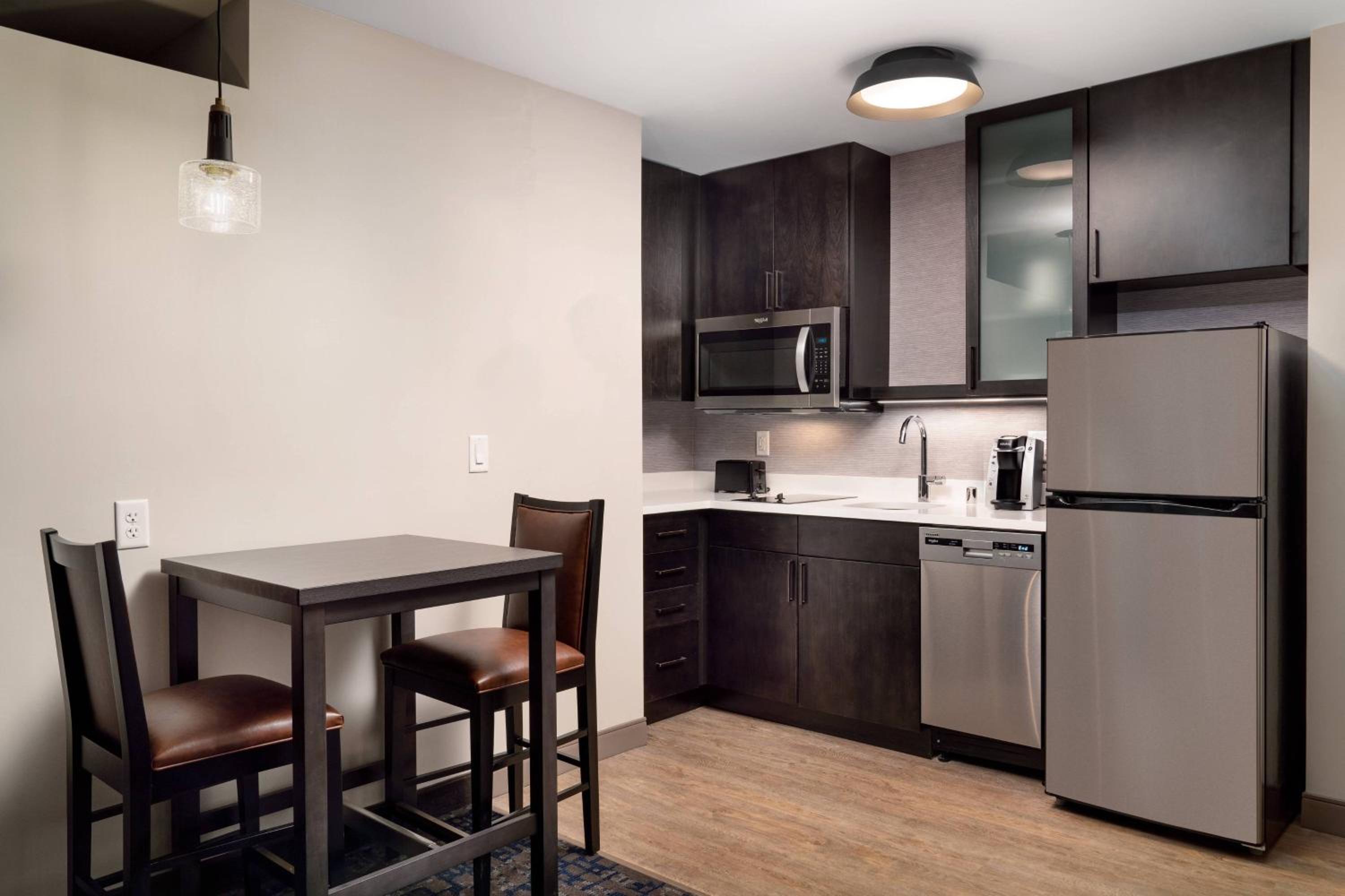 One-Bedroom Larger King Suite - Photo 8