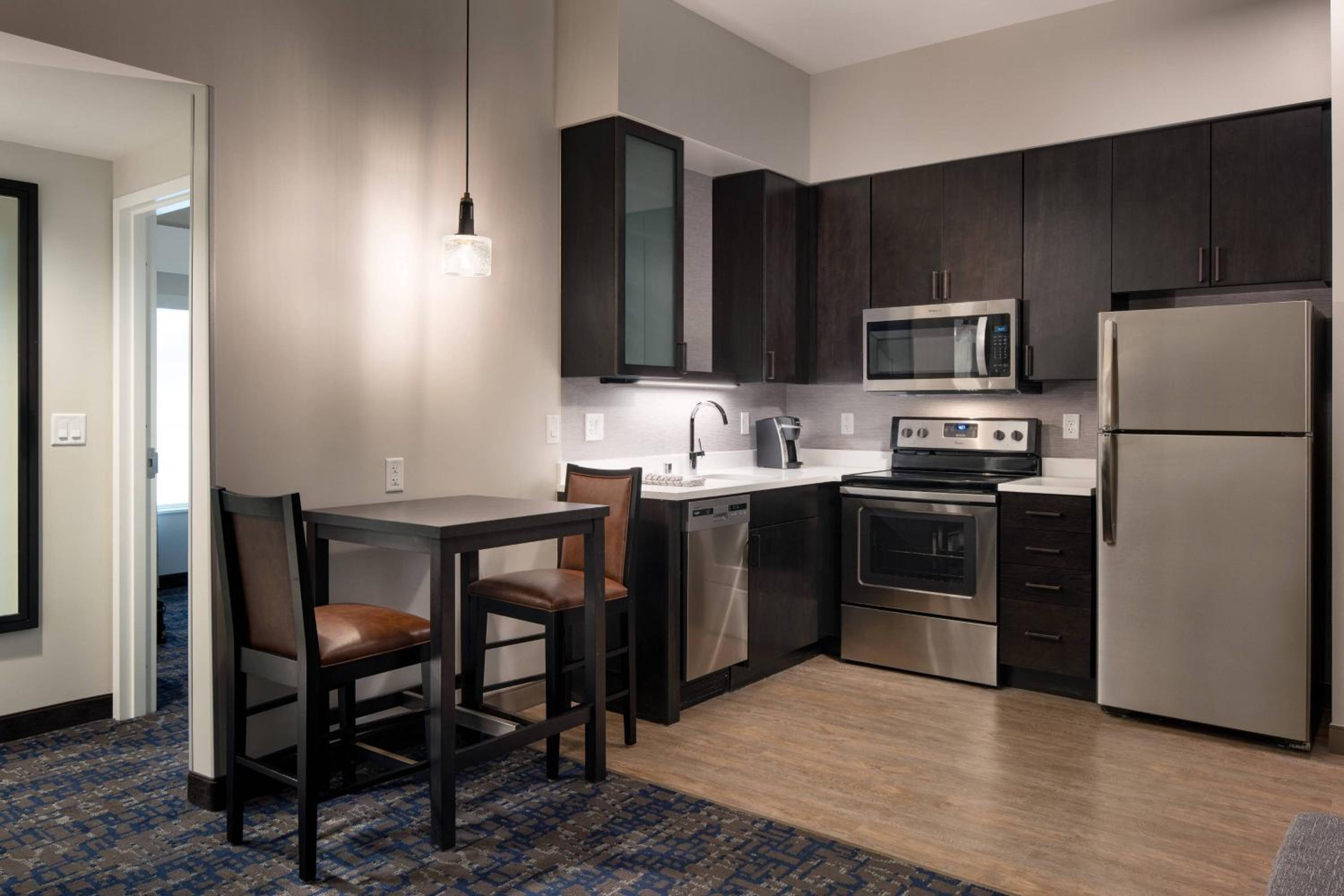 One-Bedroom Larger King Suite - Photo 3