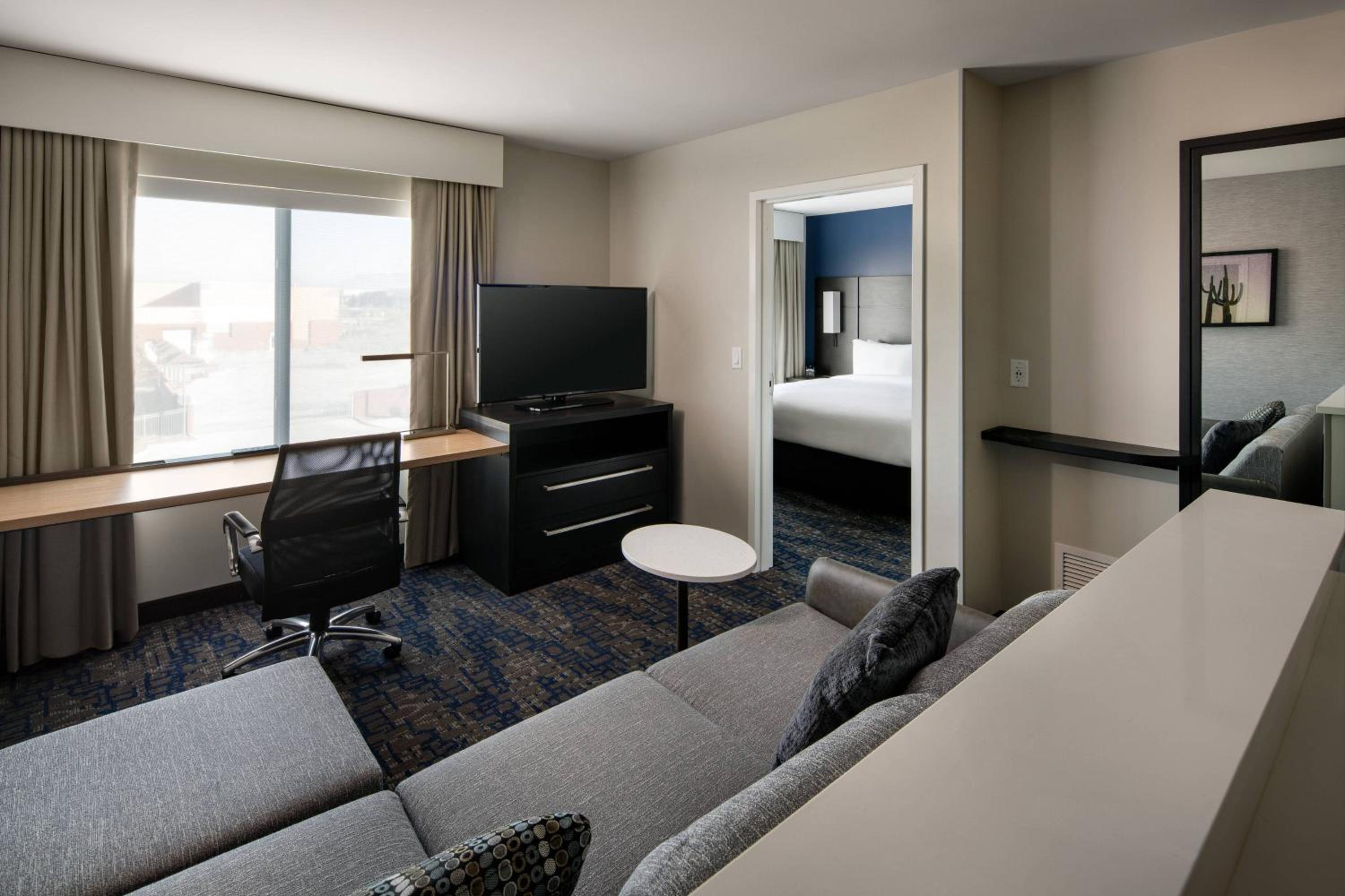 Two-Bedroom Suite - Photo 4