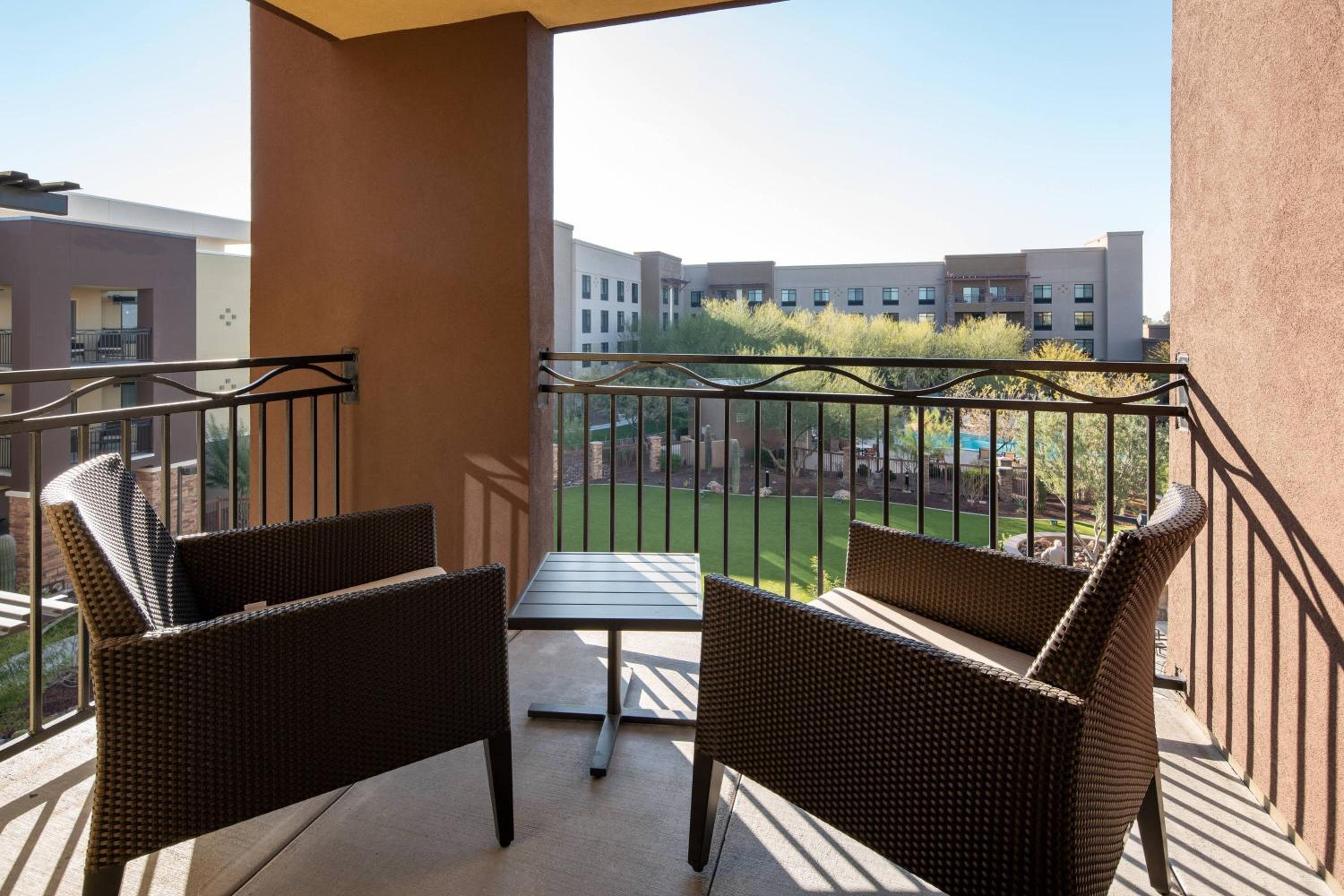 Studio King with Balcony - Photo 4