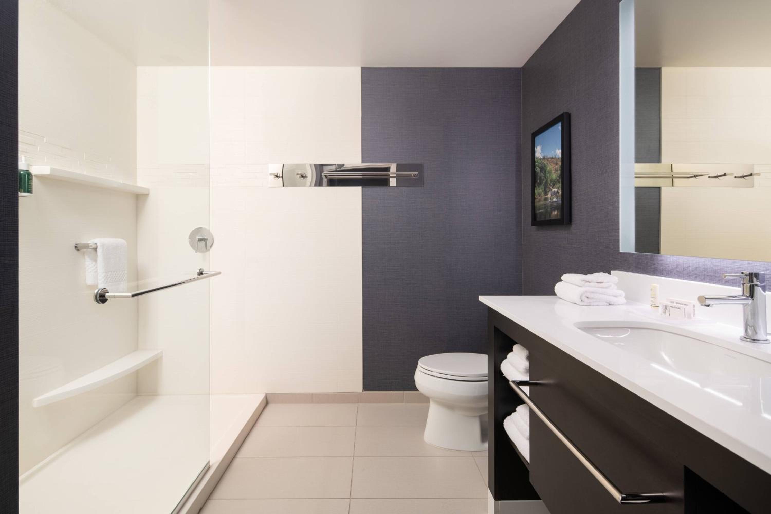 Two-Bedroom Suite - Photo 11