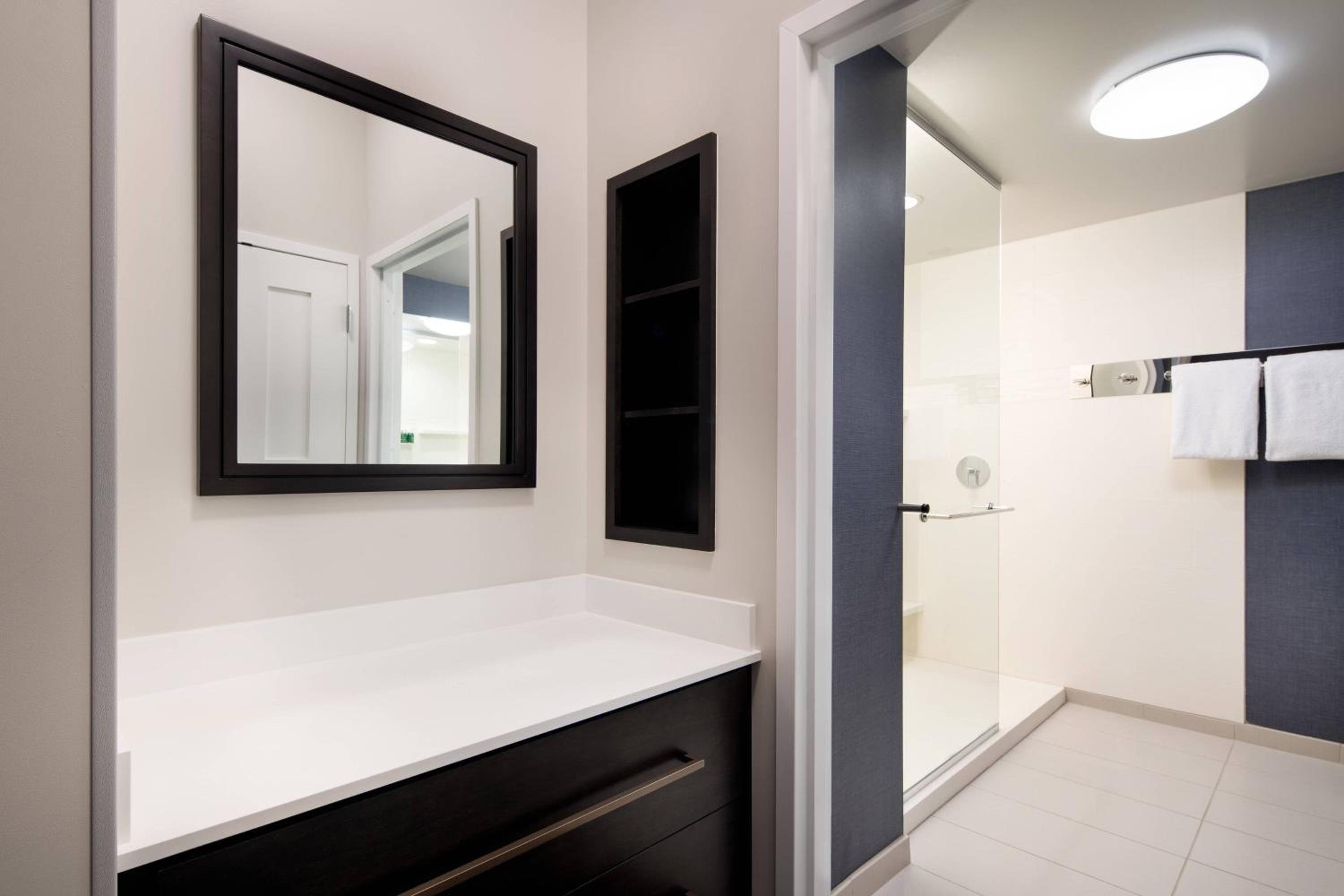 Two-Bedroom Suite - Photo 8