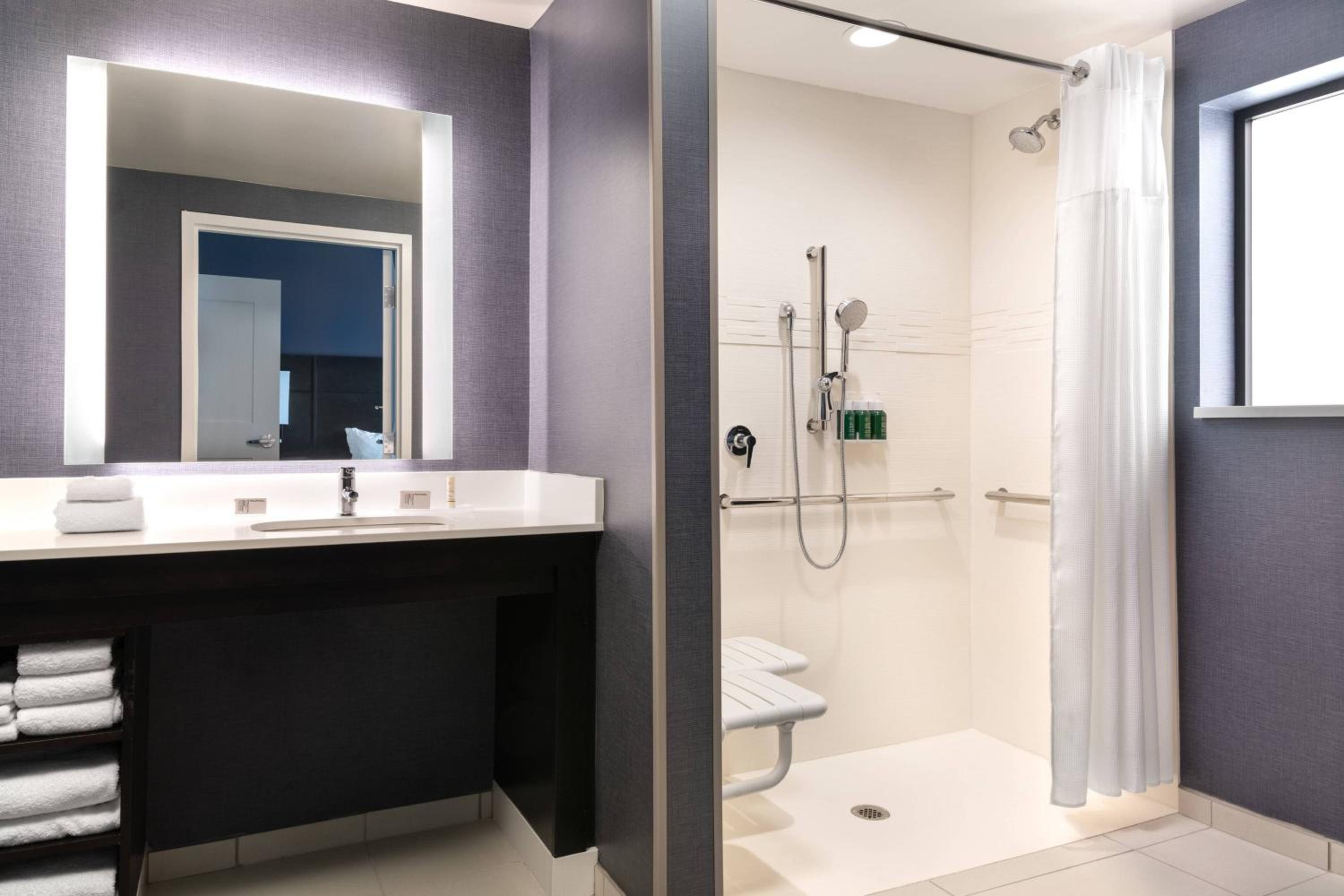 Two-Bedroom Suite - Photo 6