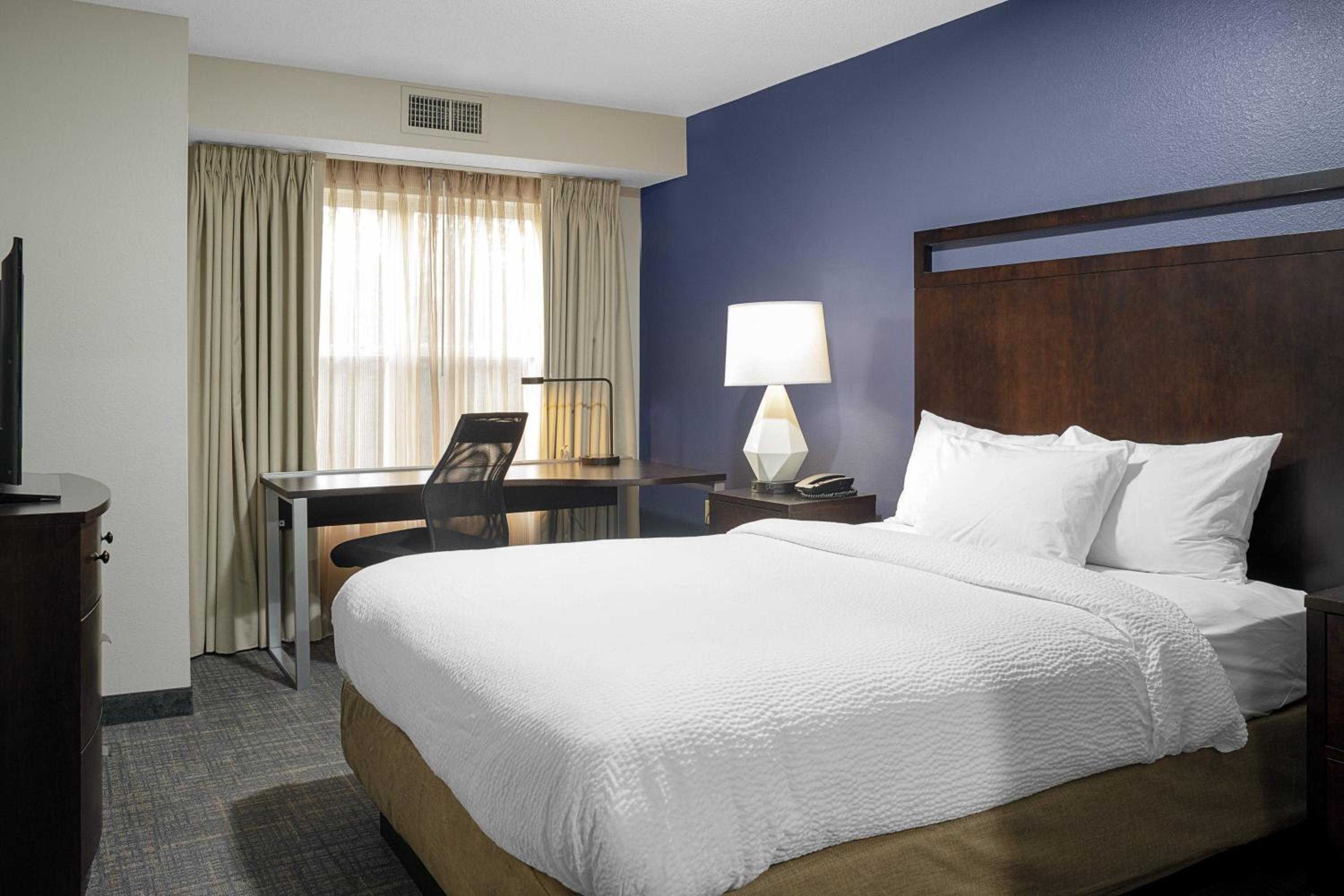Two-Bedroom Suite - Photo 2