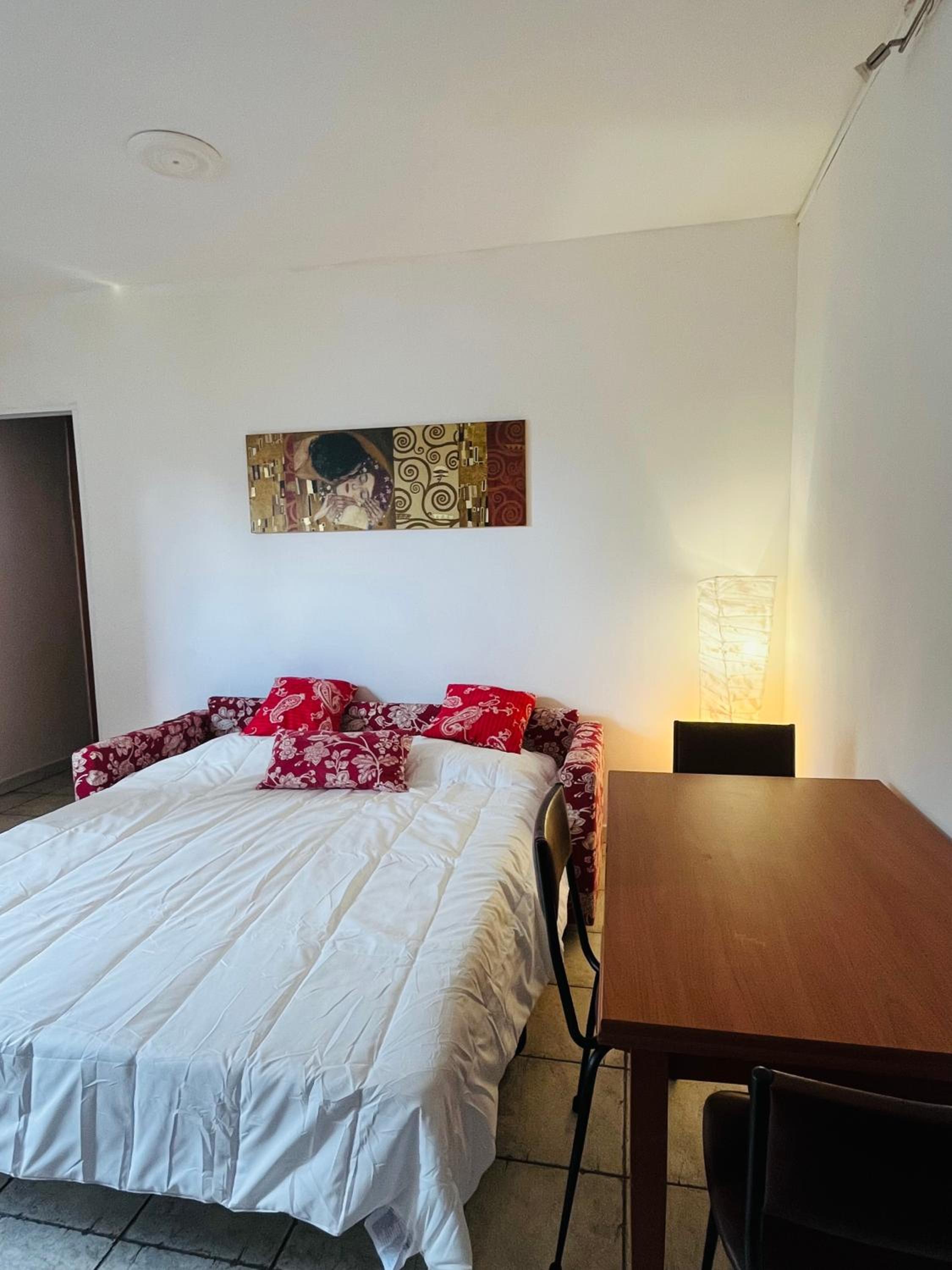 One-Bedroom Apartment photo 3