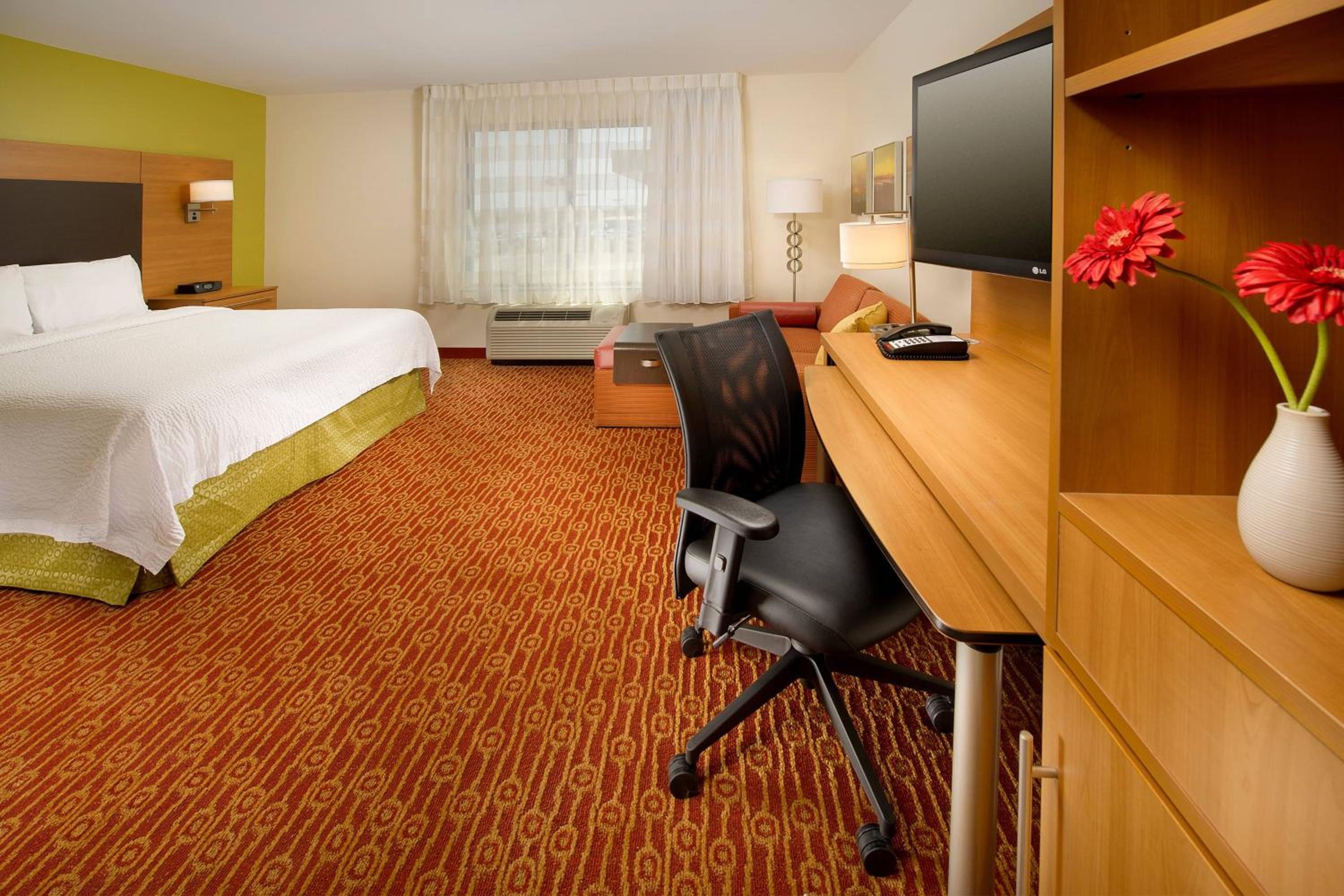 King Studio with Sofa Bed and Transfer Shower - Mobility and Hearing Accessible