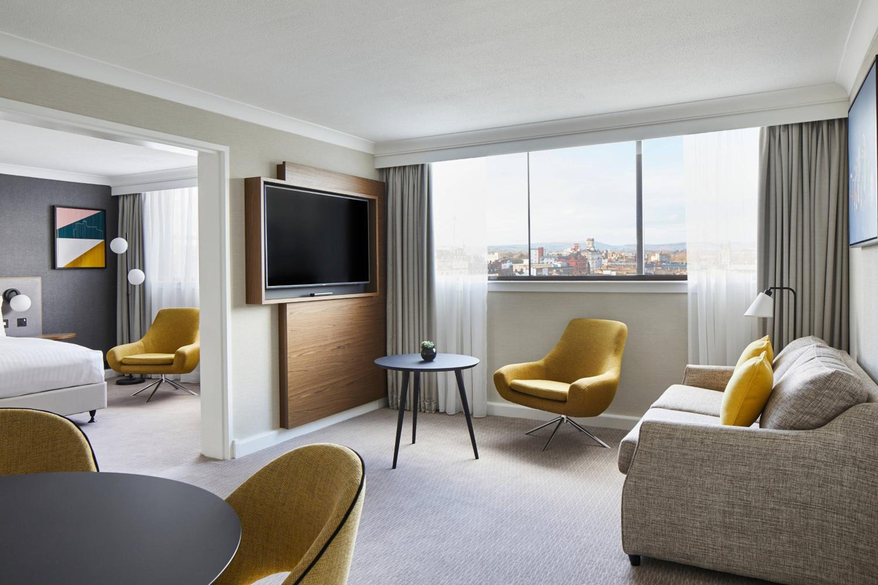 One-Bedroom Large Suite - Executive Lounge Access photo 1