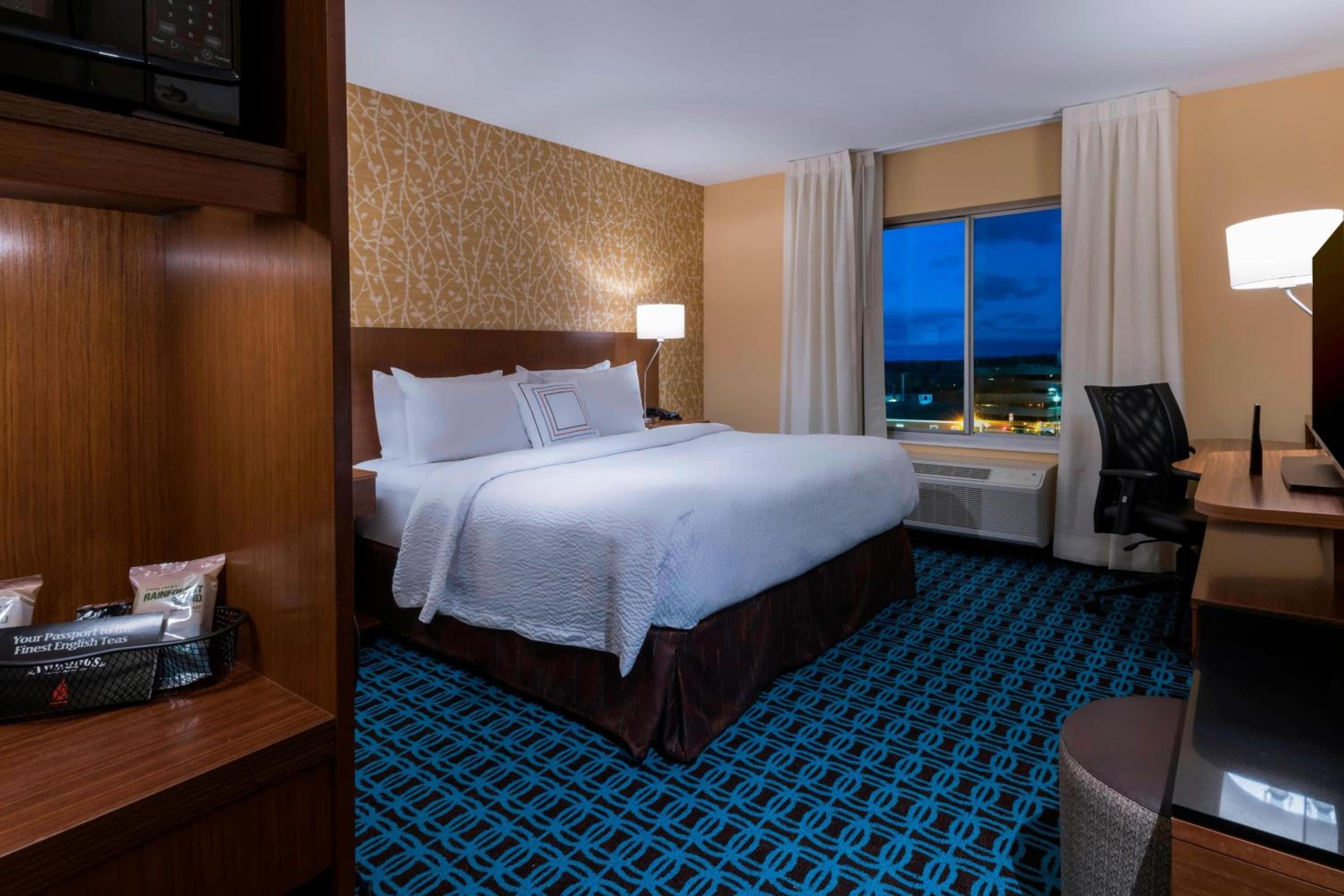 King Room with Roll-in Shower - Mobility and Hearing Accessible