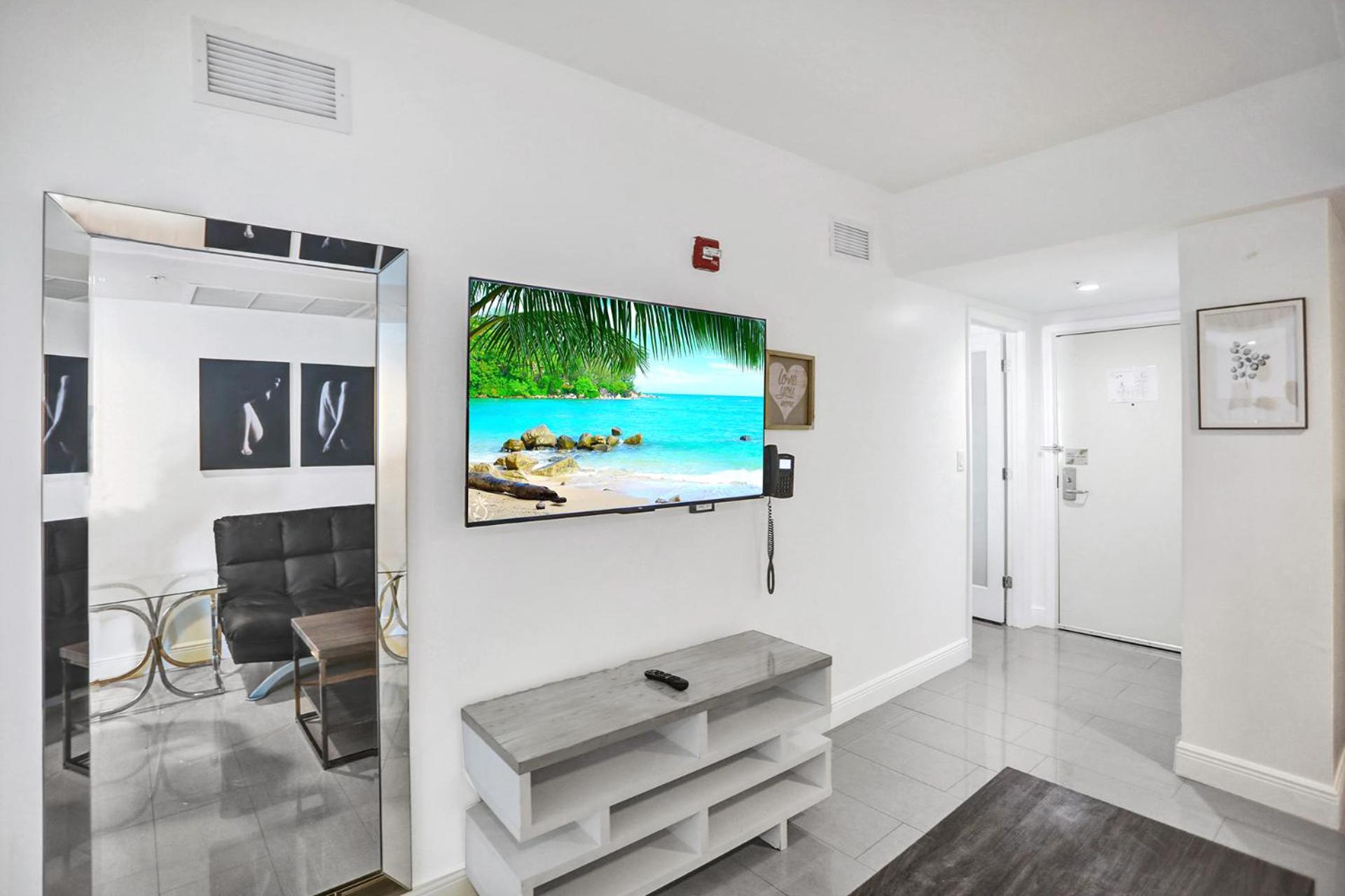 Premium Two-Bedroom Suite Courtyard View with Kitchen thumbnail 5