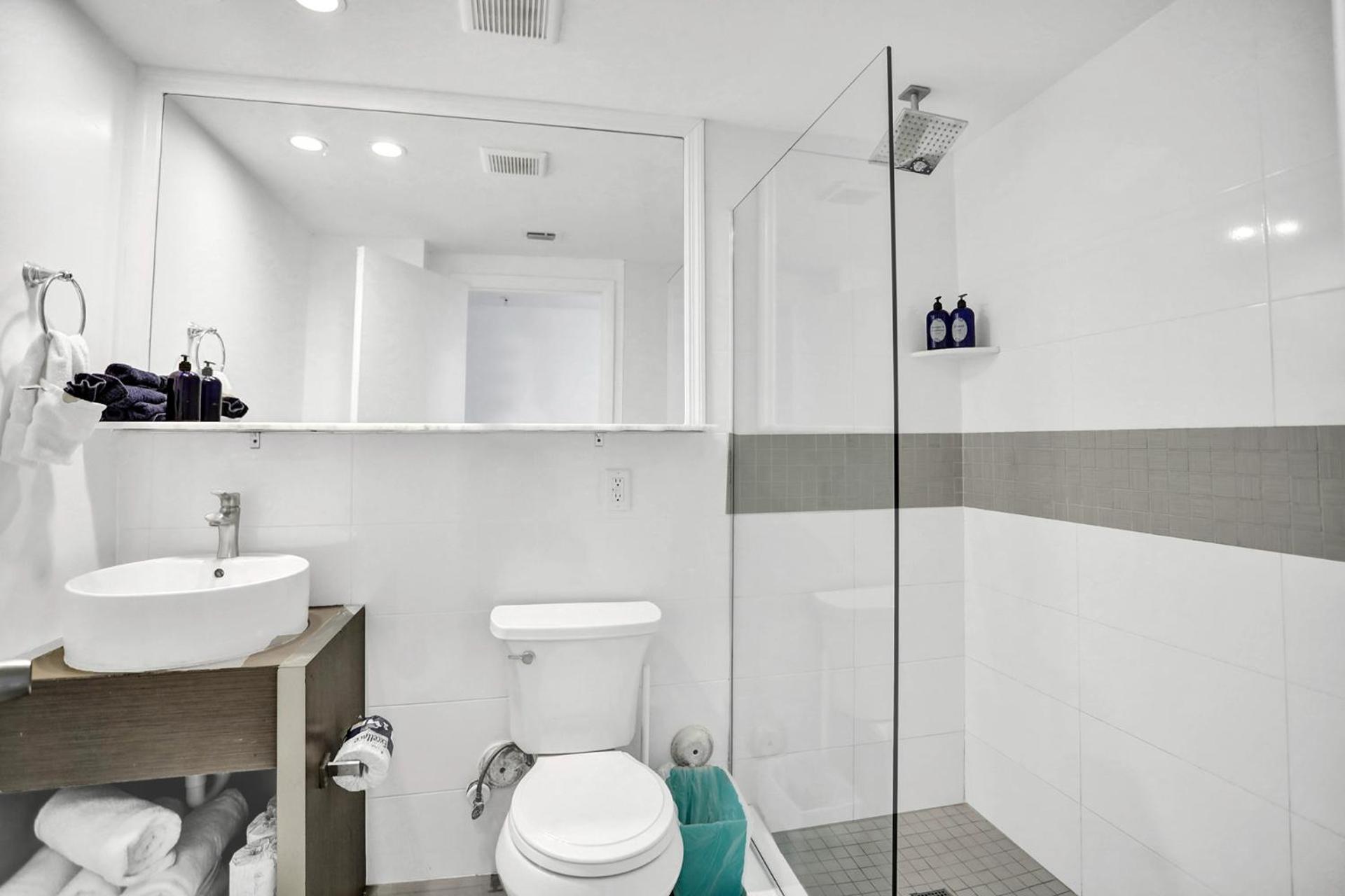 Premium Two-Bedroom Suite Courtyard View with Kitchen thumbnail 6