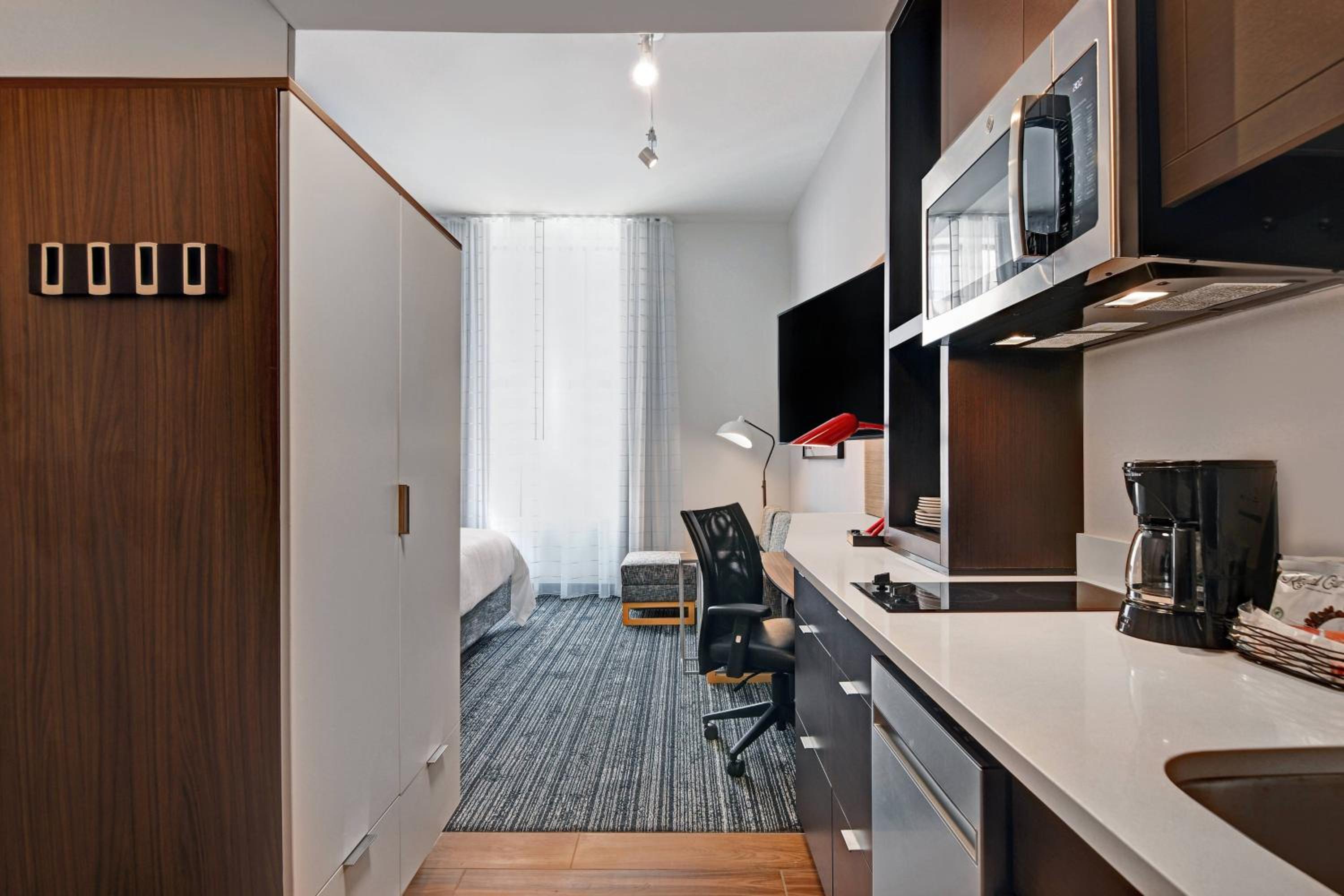 King Studio with Sofa Bed - Photo 3