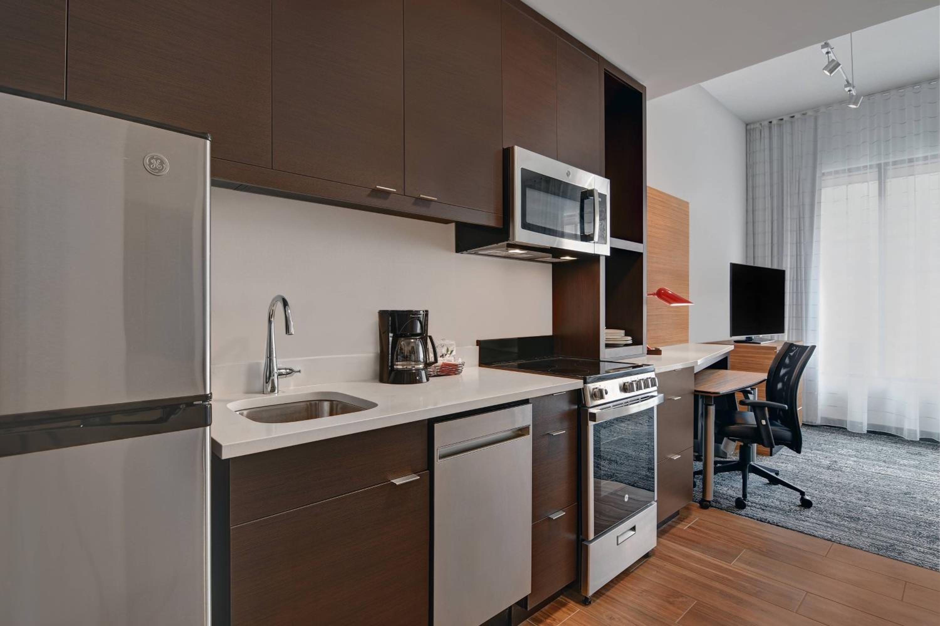 One-Bedroom King Suite with Sofa Bed and Roll-in Shower - Mobility Accessible