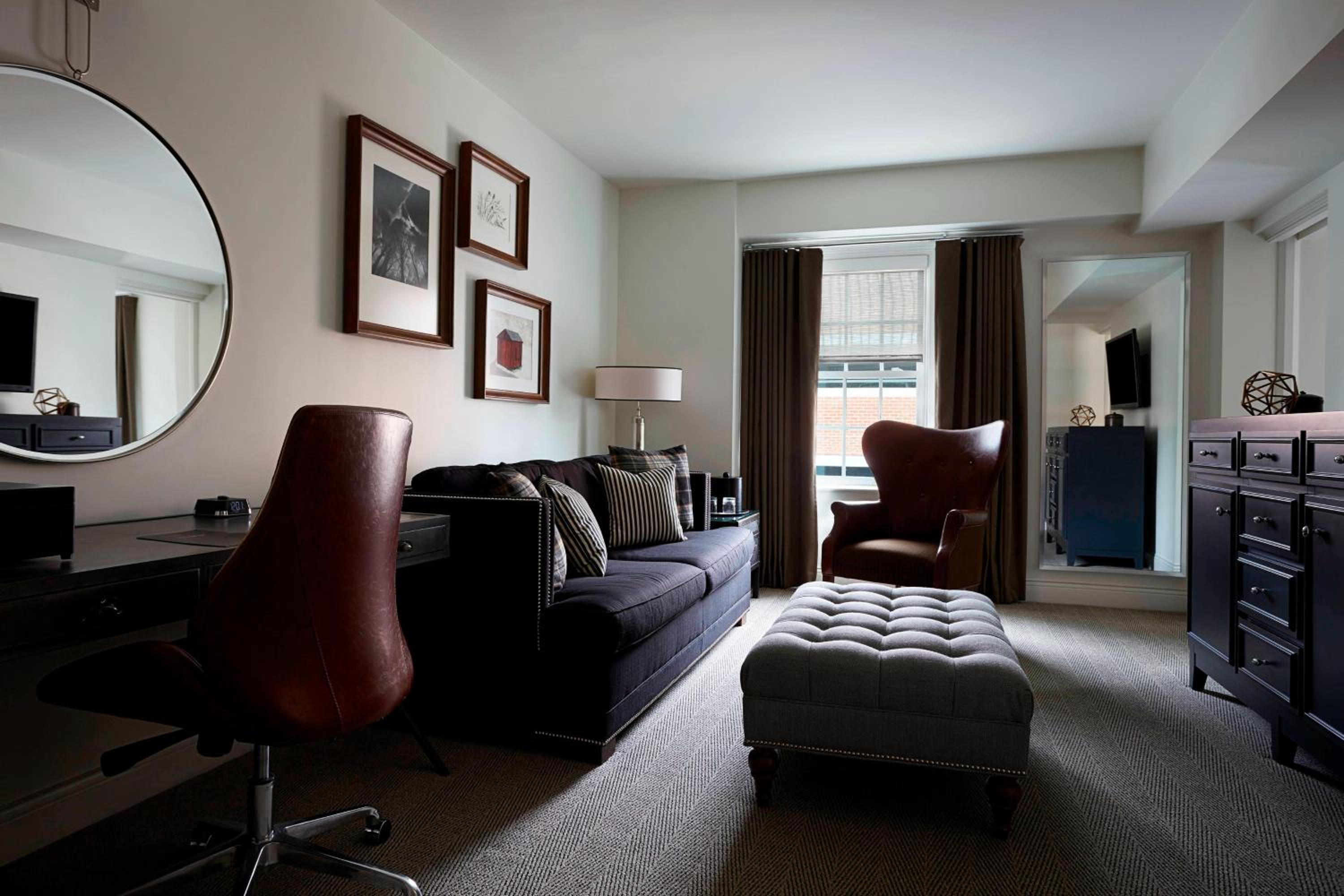 One-Bedroom King Suite - Photo 2
