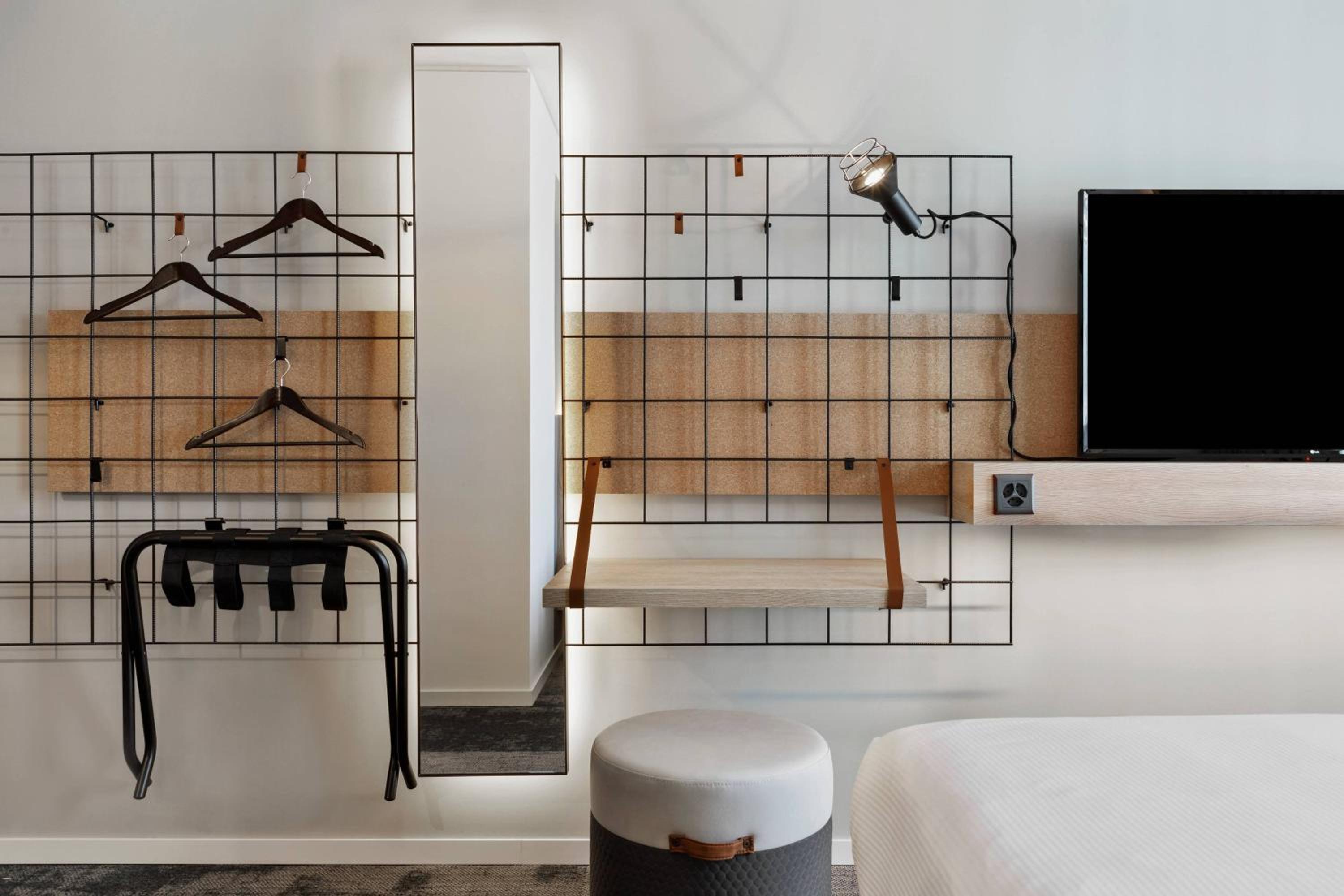 Twin Room - Photo 3