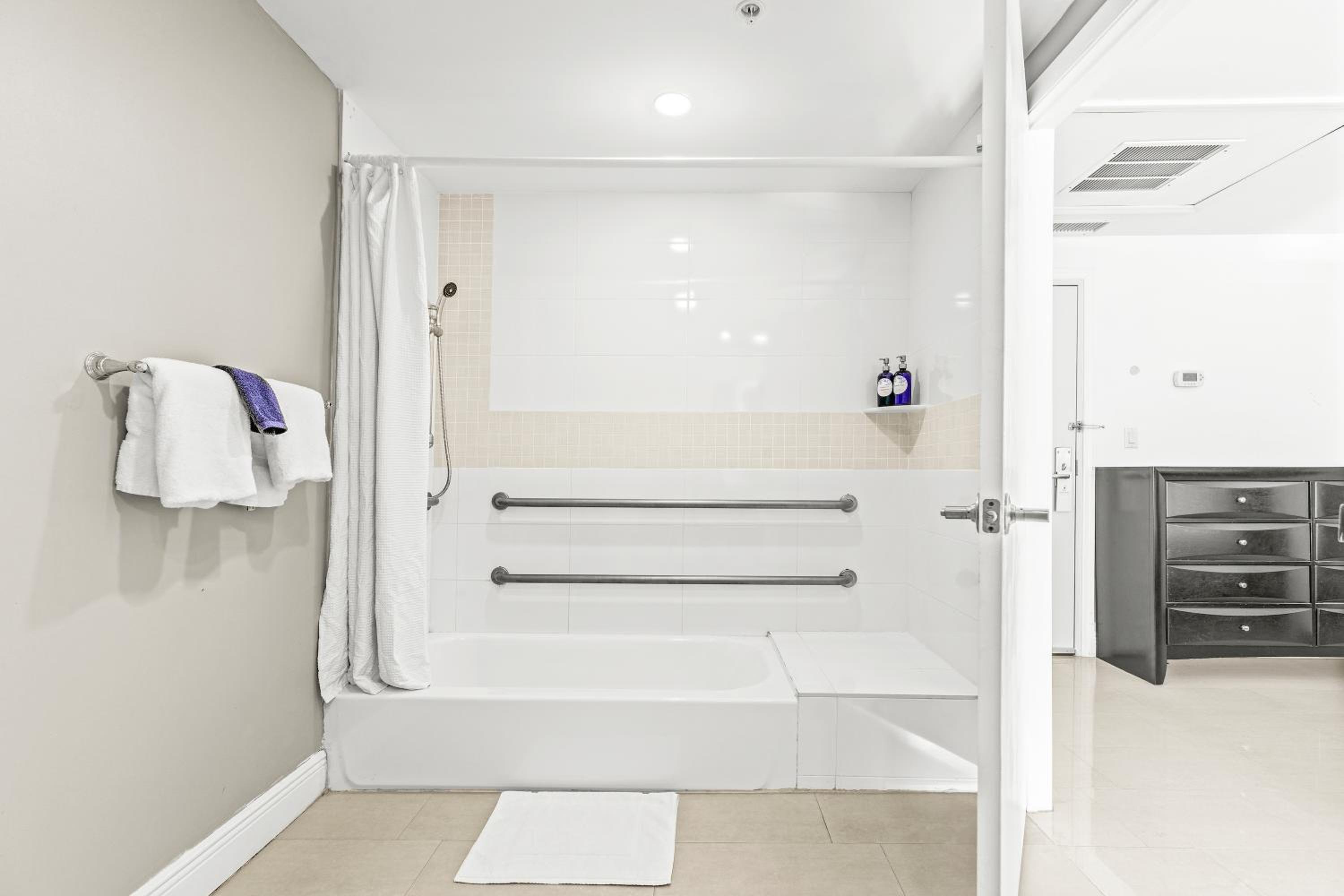 Deluxe King Studio ADA with Kitchen
