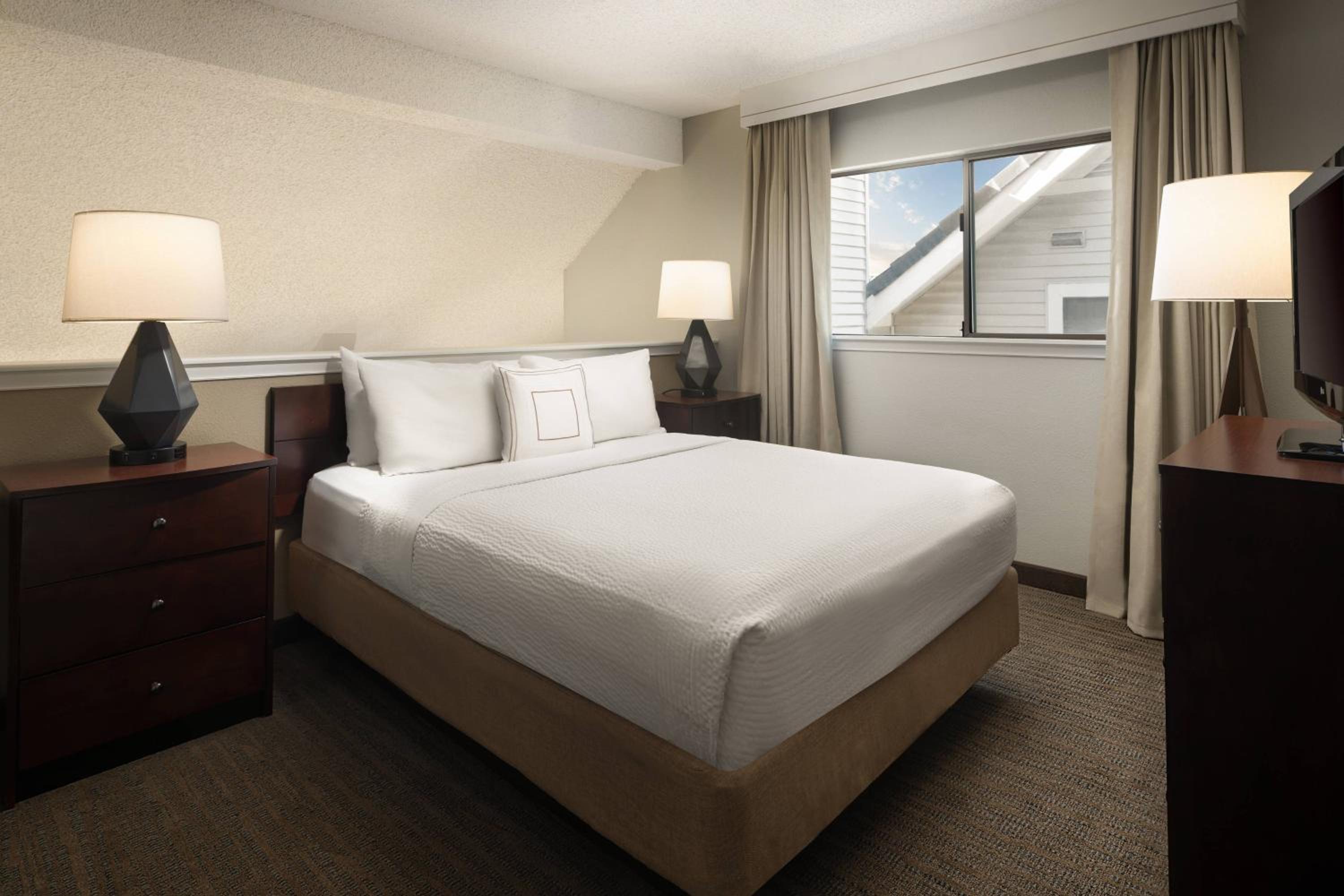 Two-Bedroom Suite - Photo 3