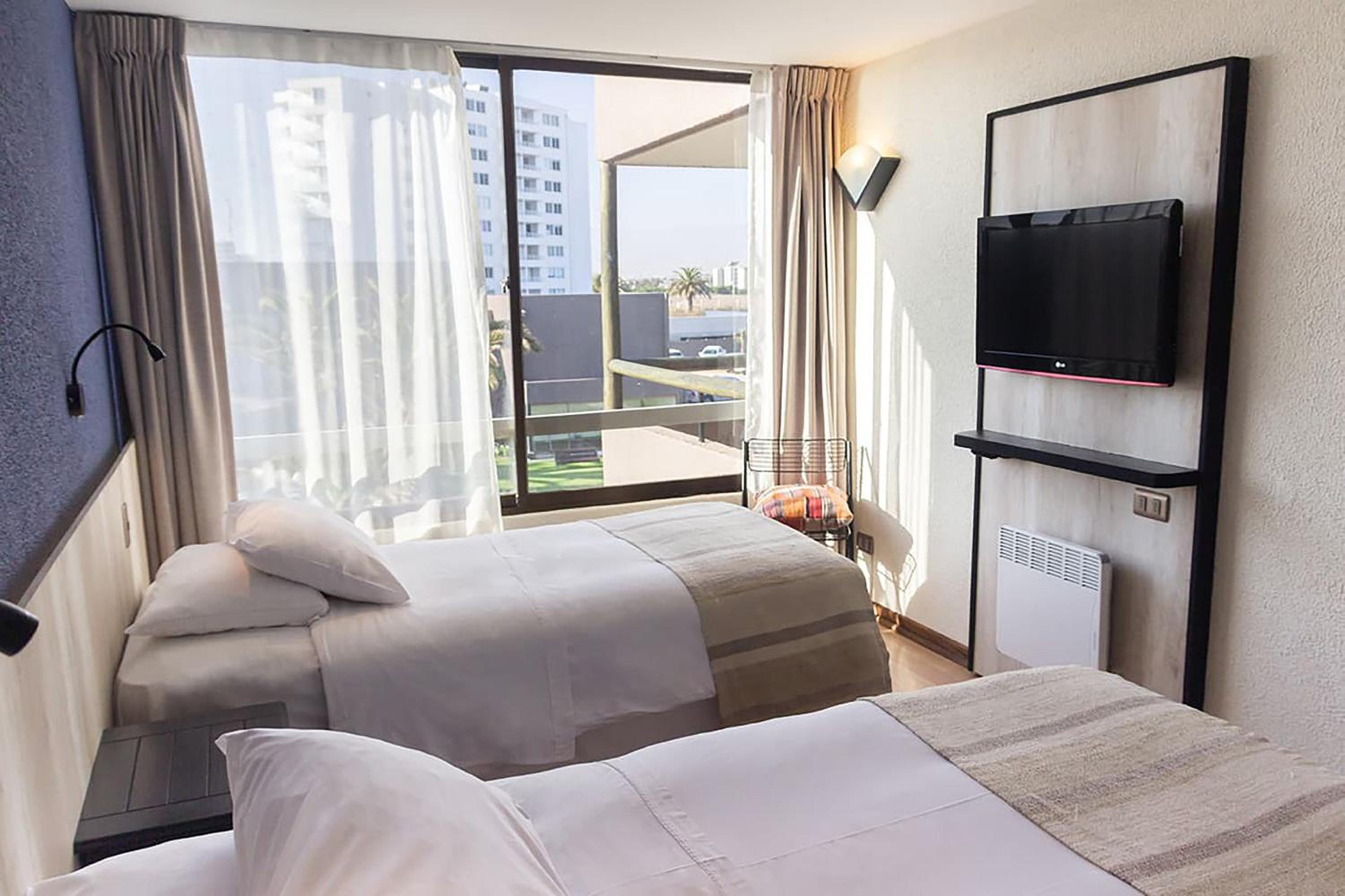 Standard Twin Room - Photo 4