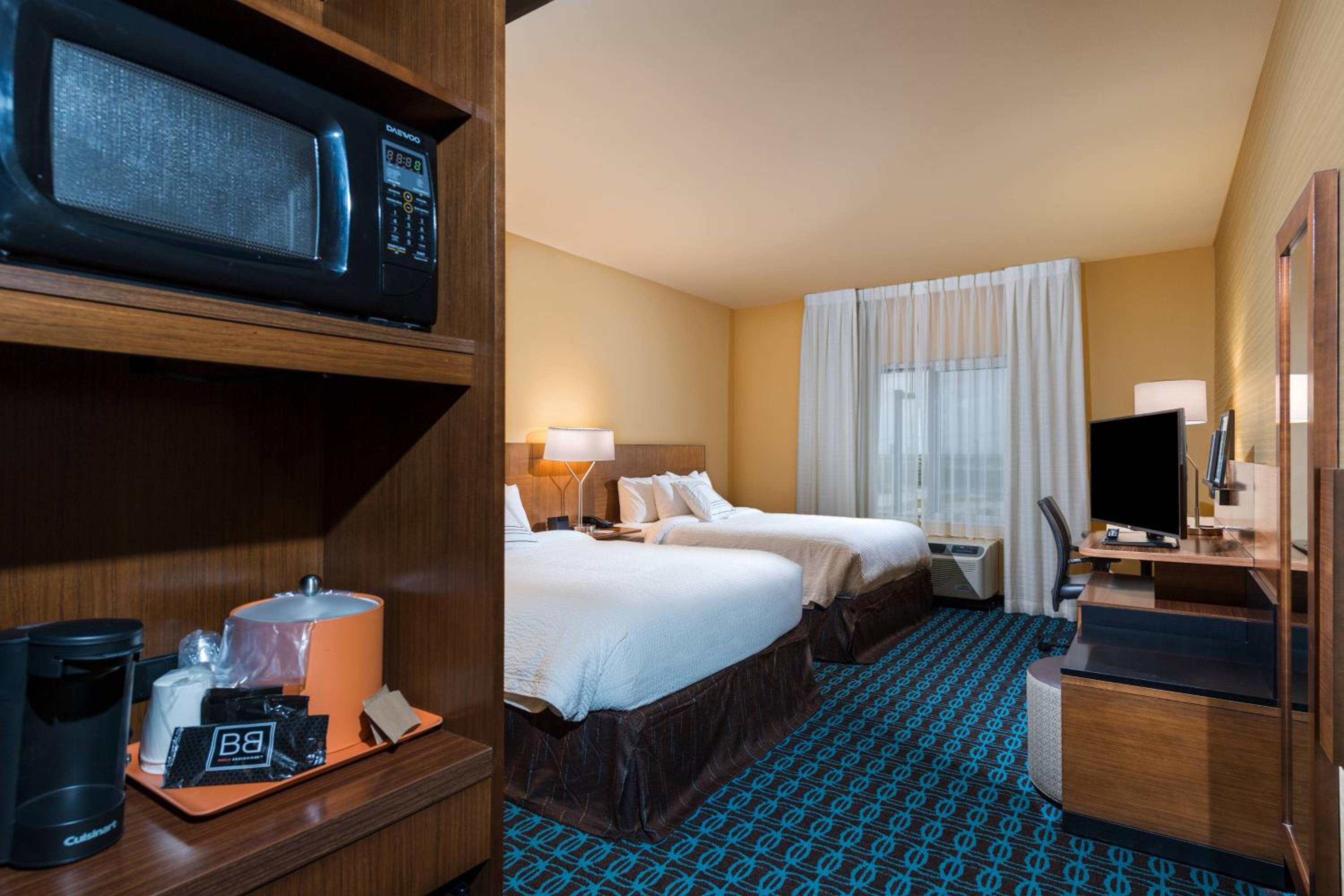 Queen Room with Two Queen Beds - Hearing Accessible