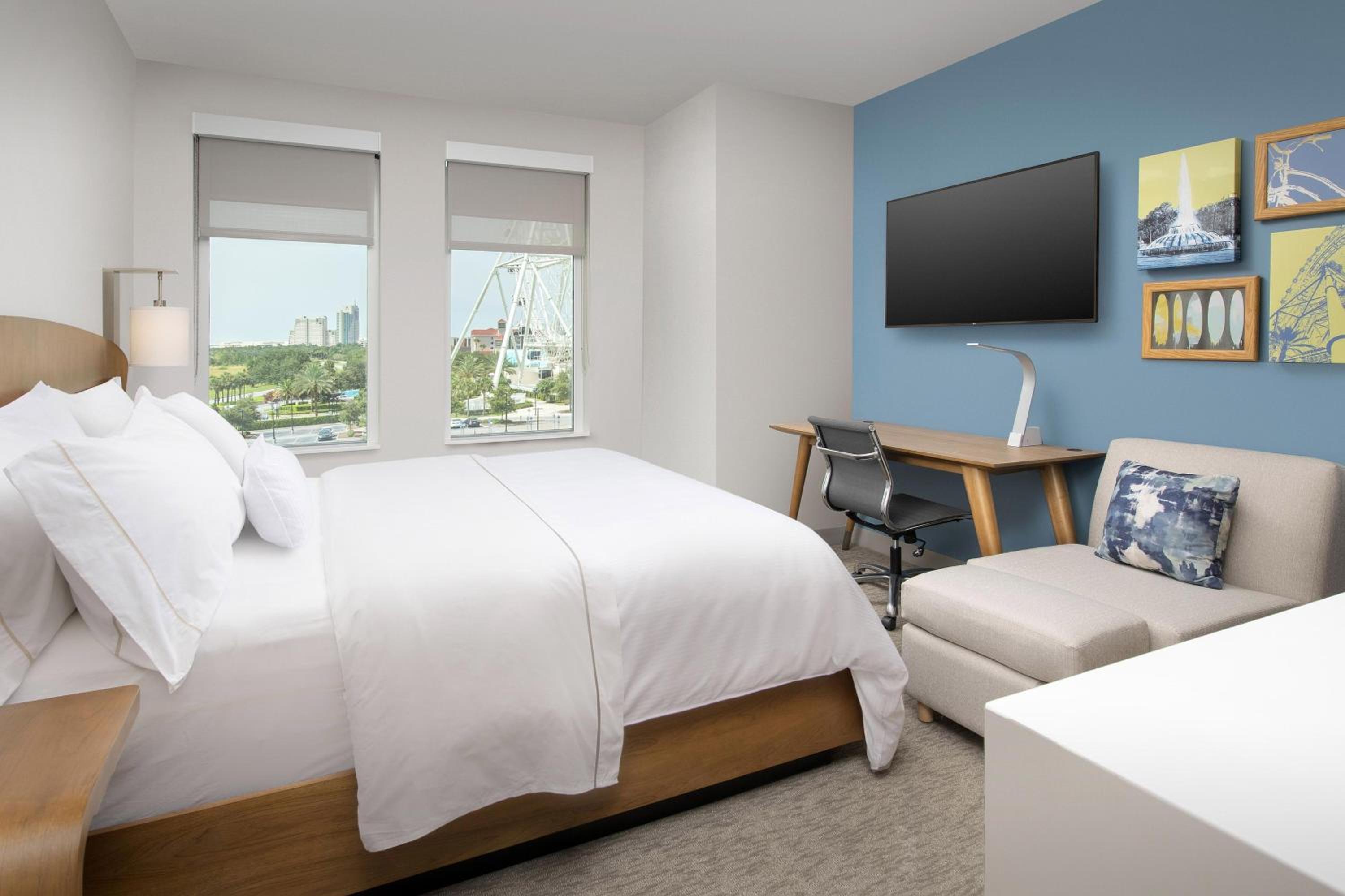 Standard King Room thumbnail 5