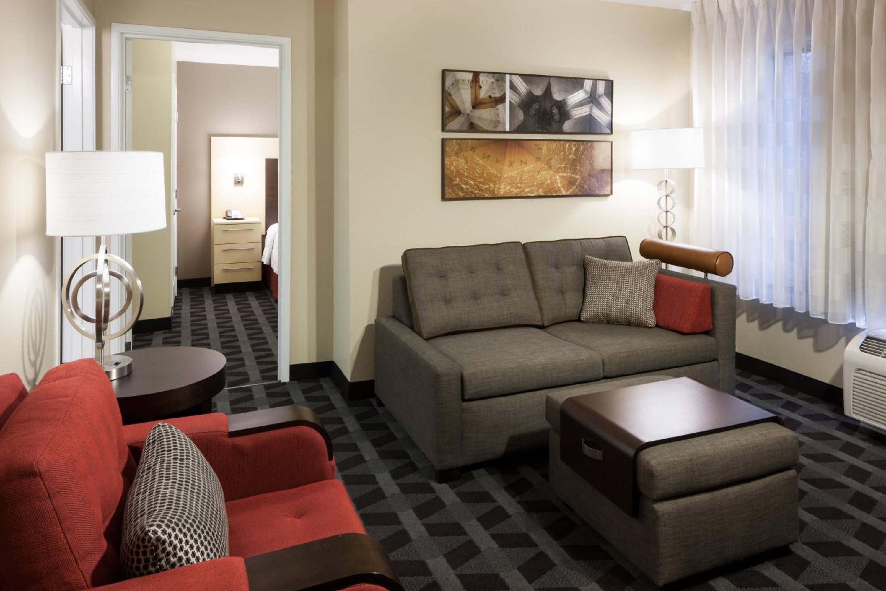 One-Bedroom Queen Suite - Photo 2
